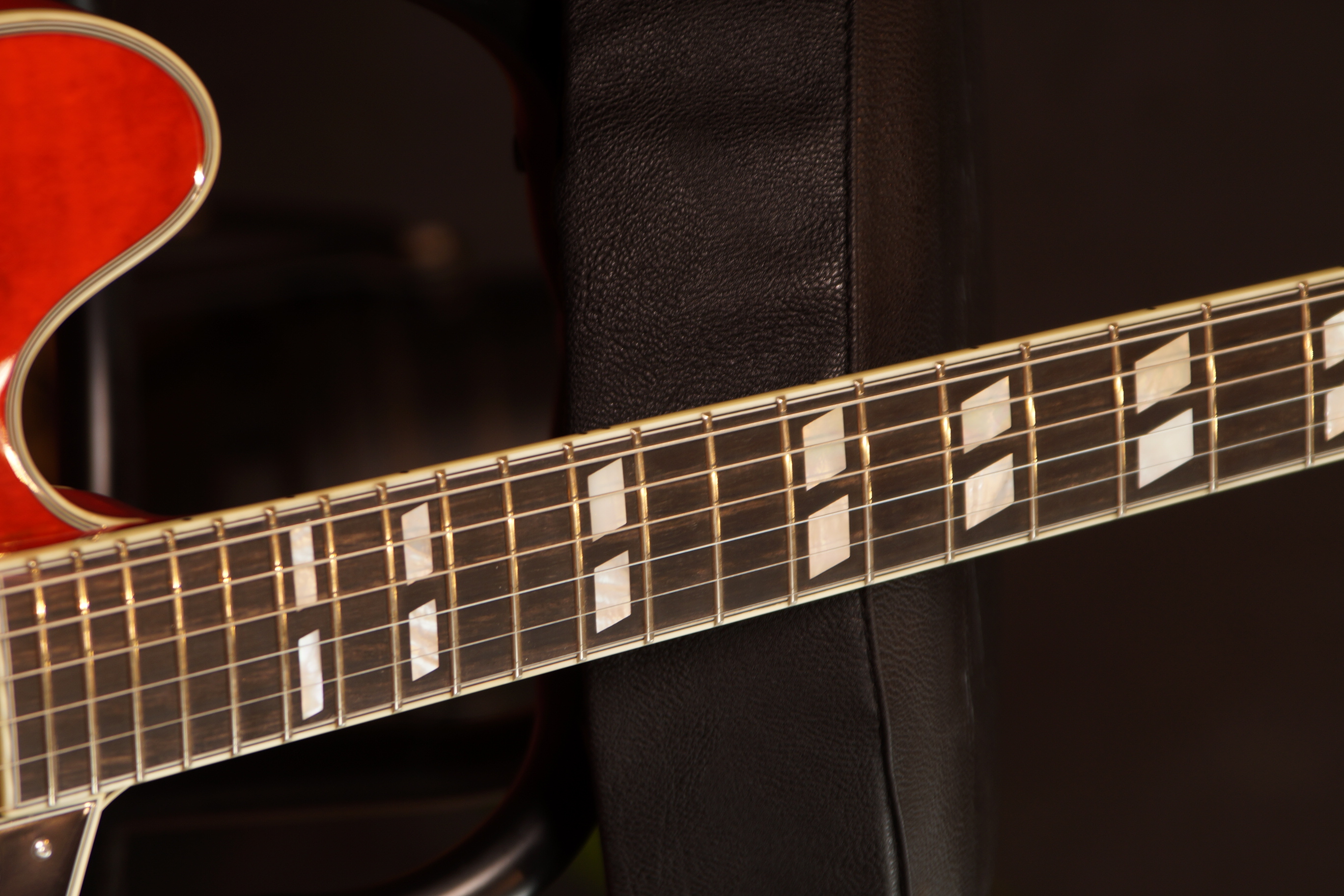 Eastman T486 Cherry Red - inklusive Case