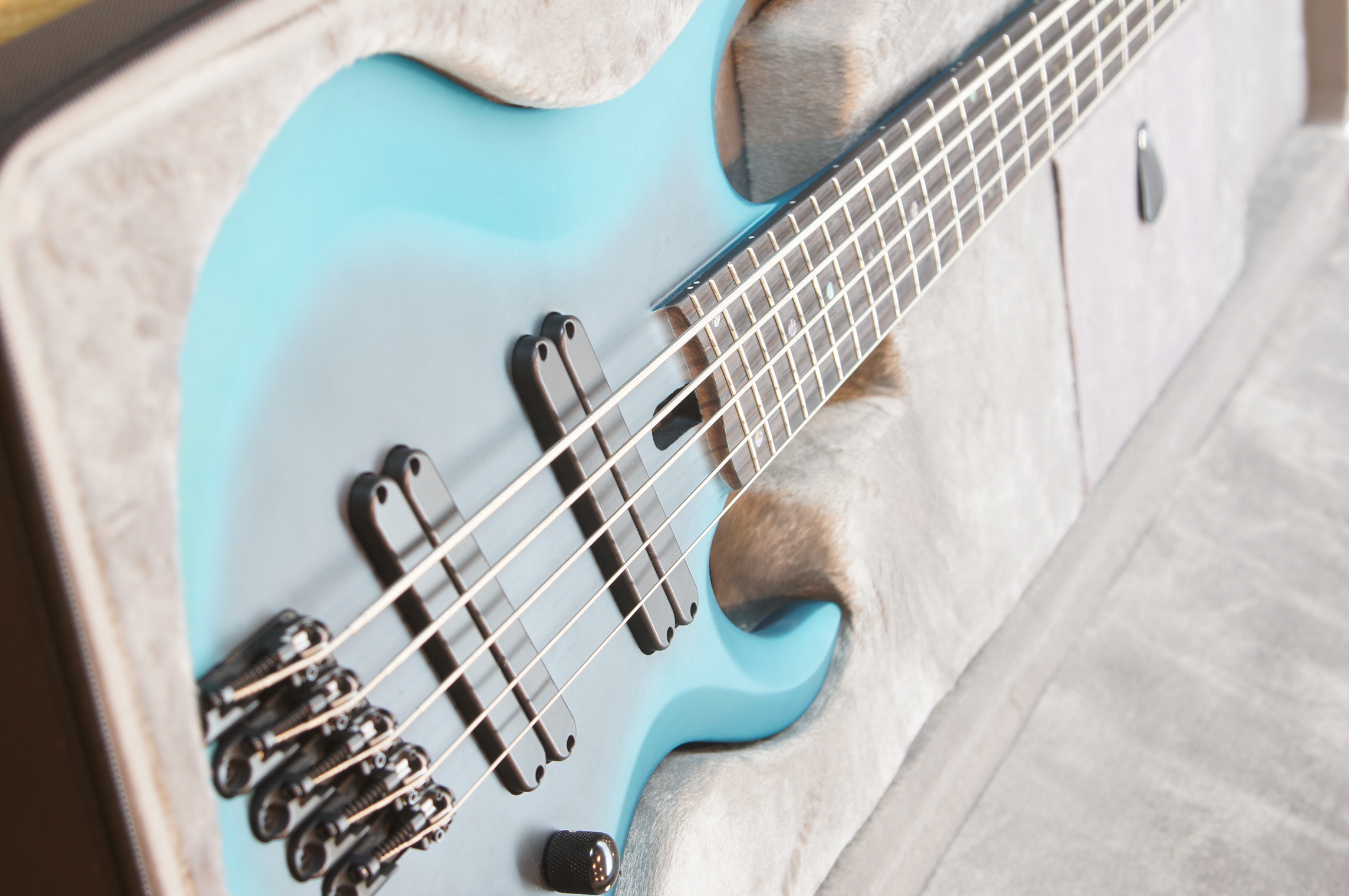 IBANEZ BTB 605 MSCE Bass Workshop 5-Str. Cerulean Aura Burst Matte, incl. Case - B-Stock