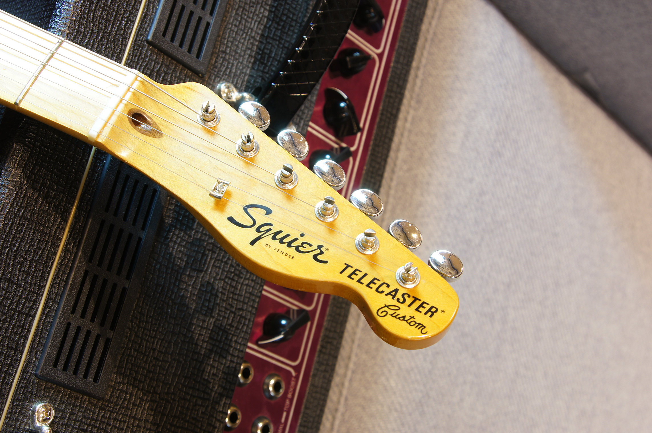 Squier Classic Vibe '70s Telecaster® Custom, Maple Fingerboard, 3-Color Sunburst