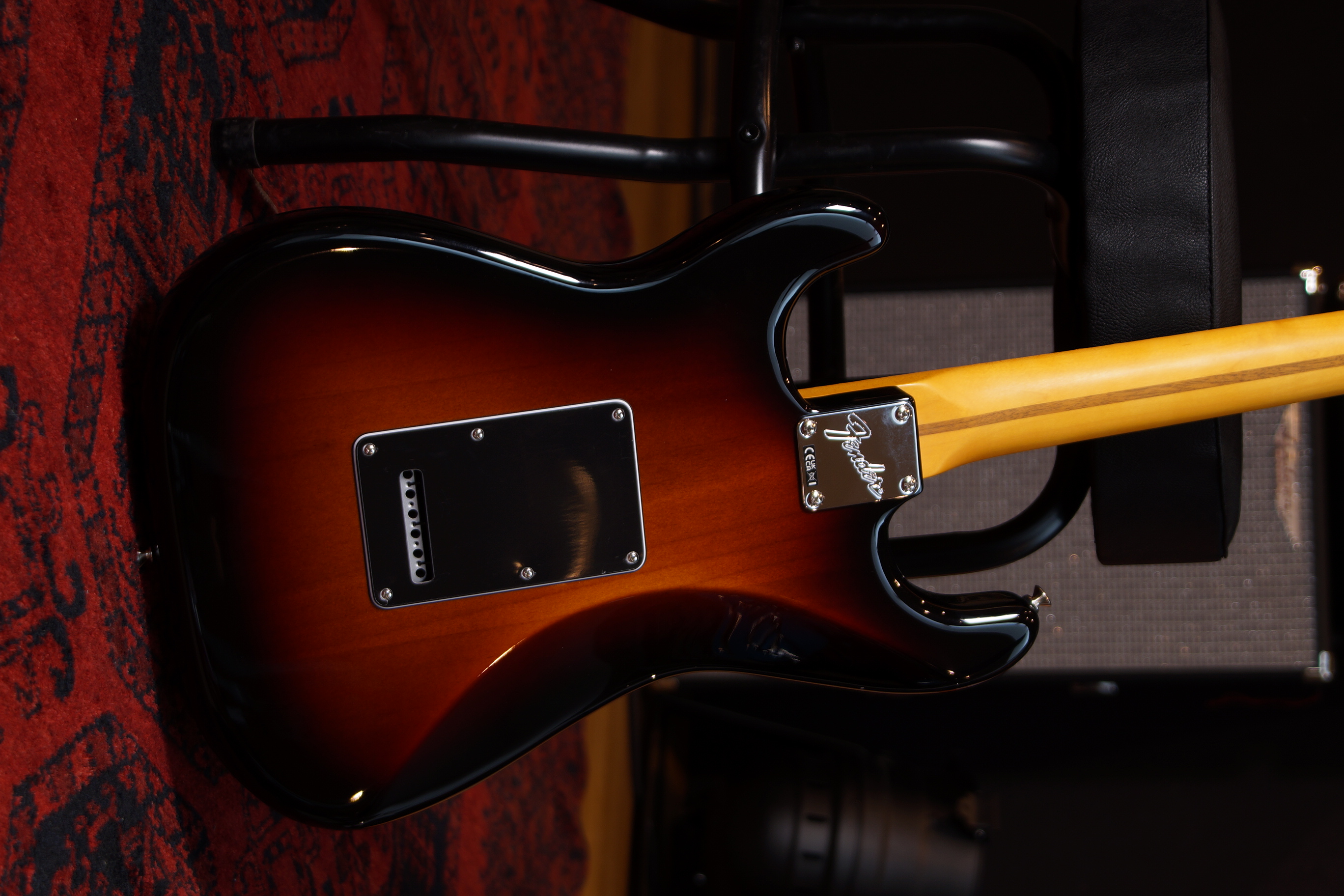 Fender American Professional Classic Stratocaster® HSS, Maple Fingerboard, 3-Color Sunburst