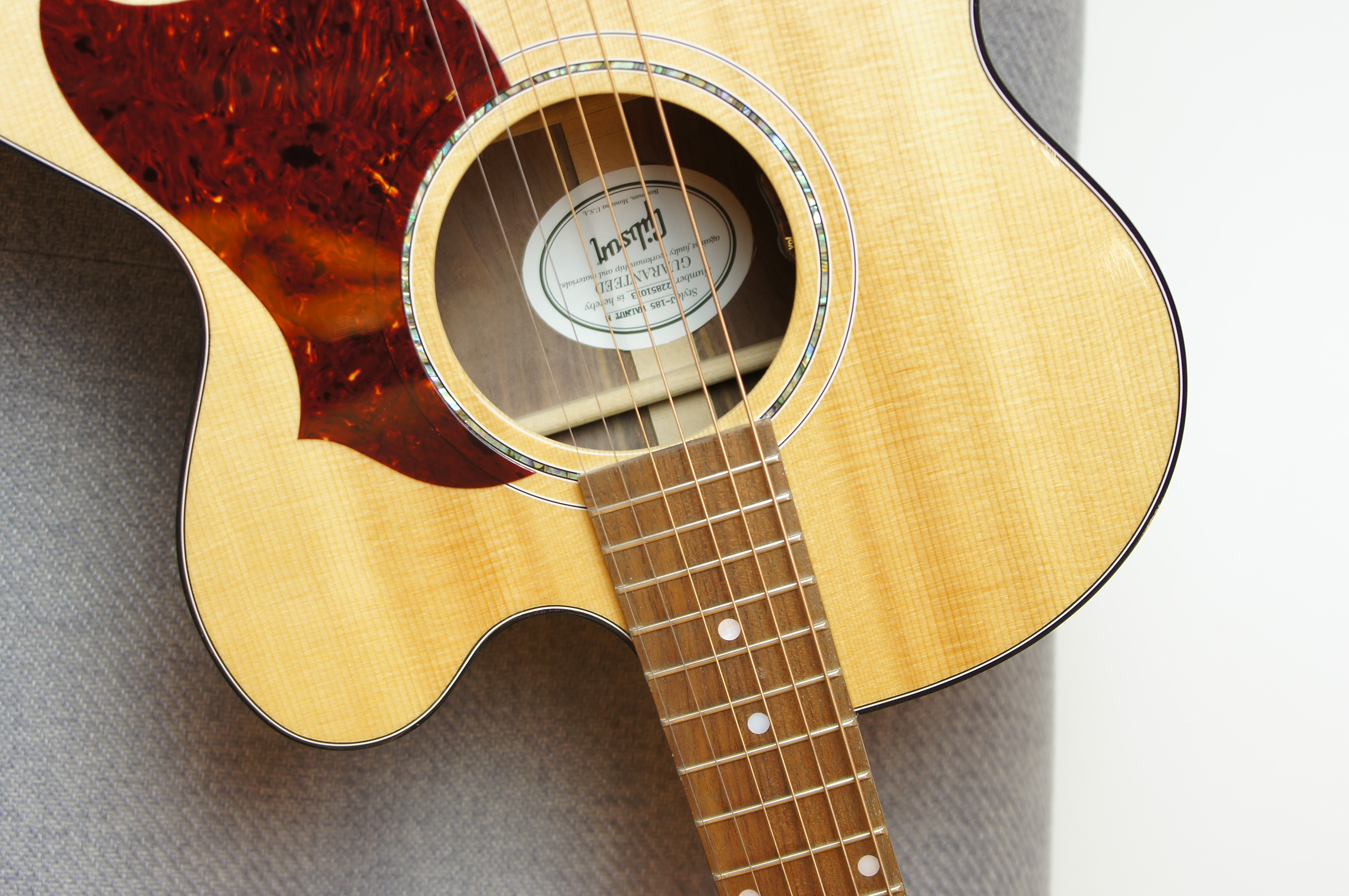 Gibson J-185 EC Modern Walnut Antique Natural