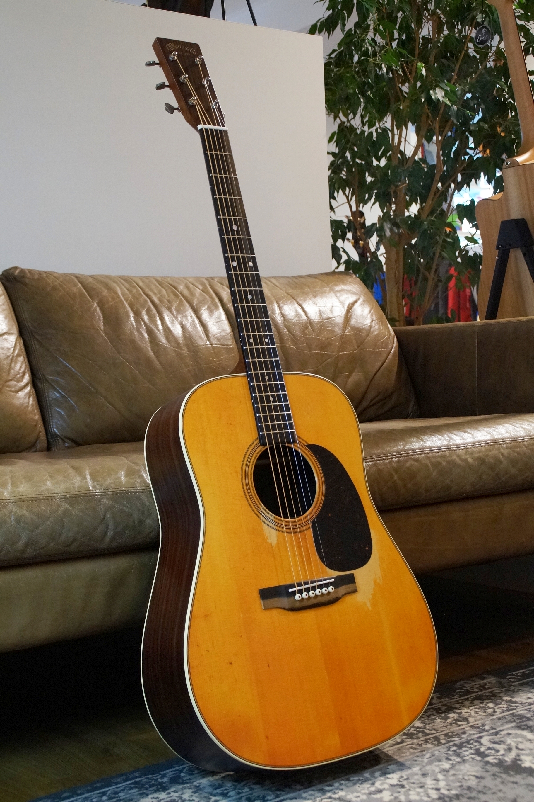 Martin D-28 Street Legend