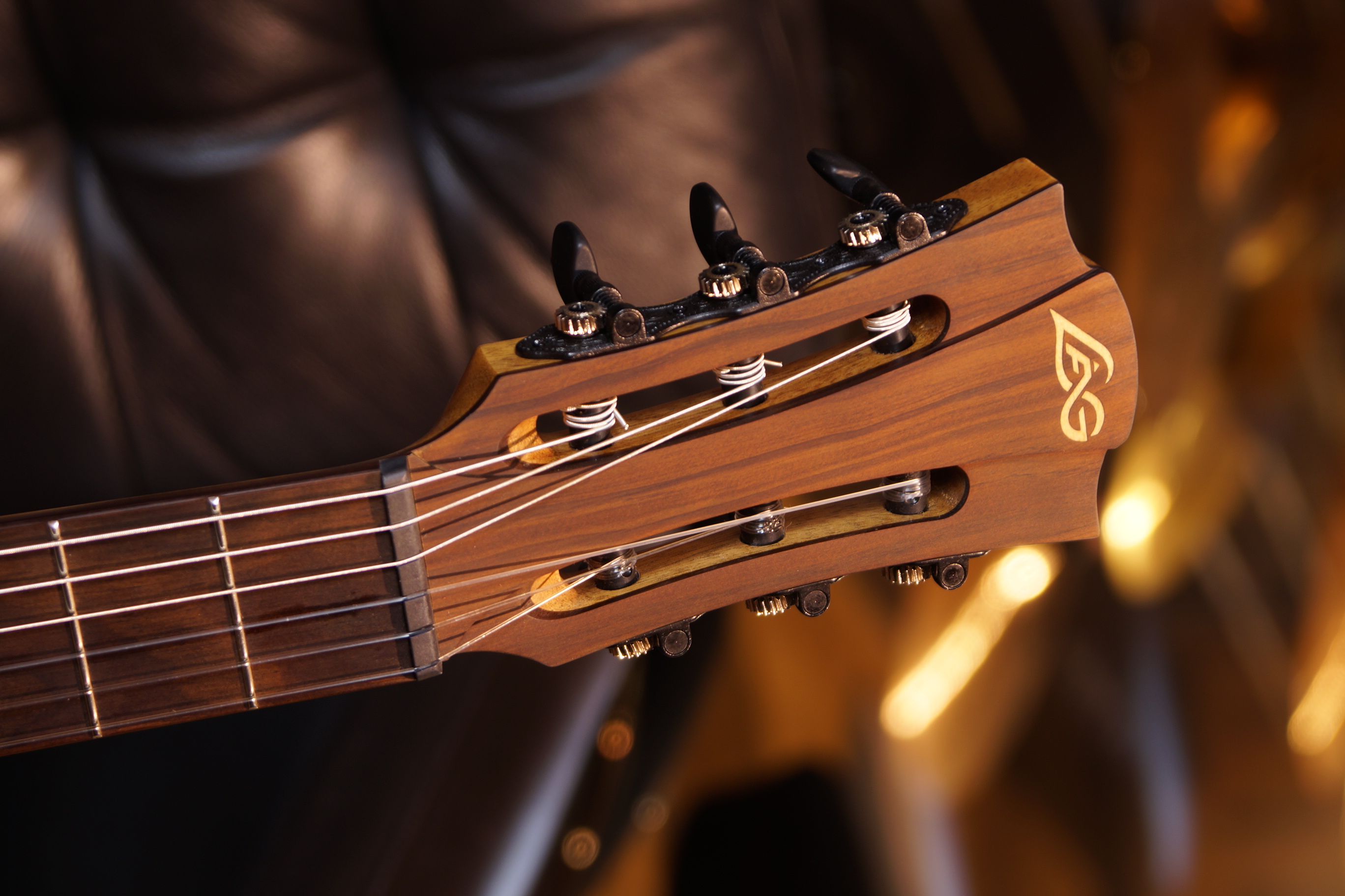 LÂG - GLA OC88CE Konzertgitarre mit Pickup