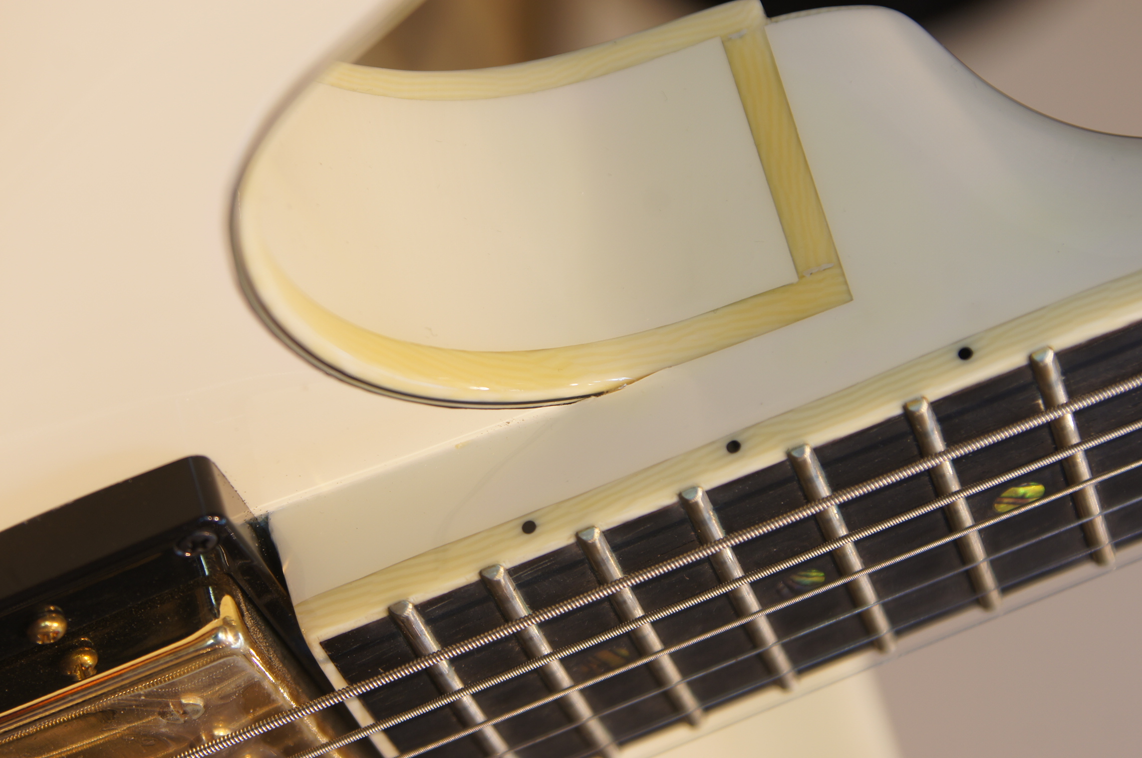 IBANEZ Artcore Expressionist AM Hollowbody Gitarre 6-String - Ivory