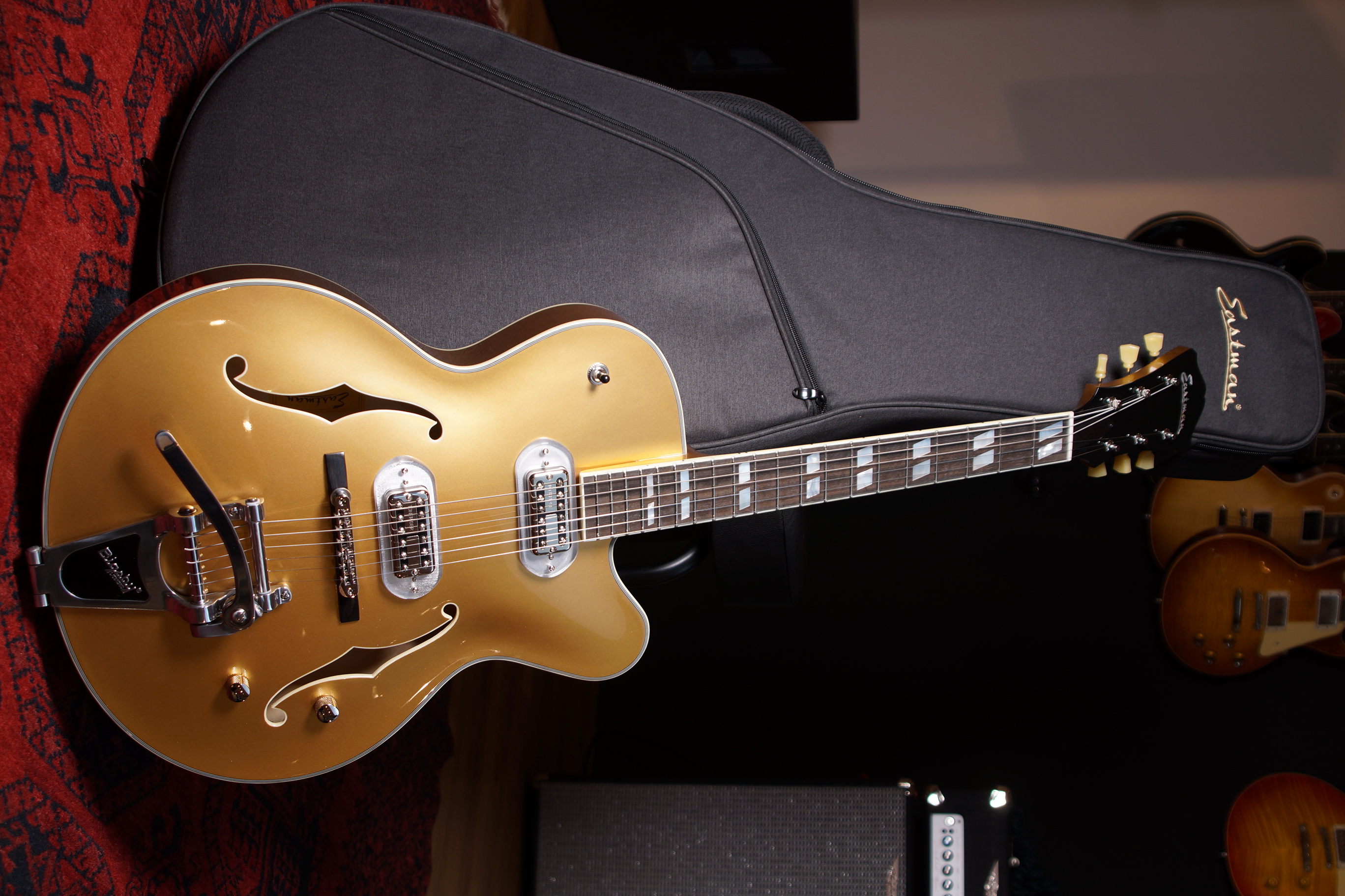Eastman T-58 GD Archtop mit Bigsby Gold