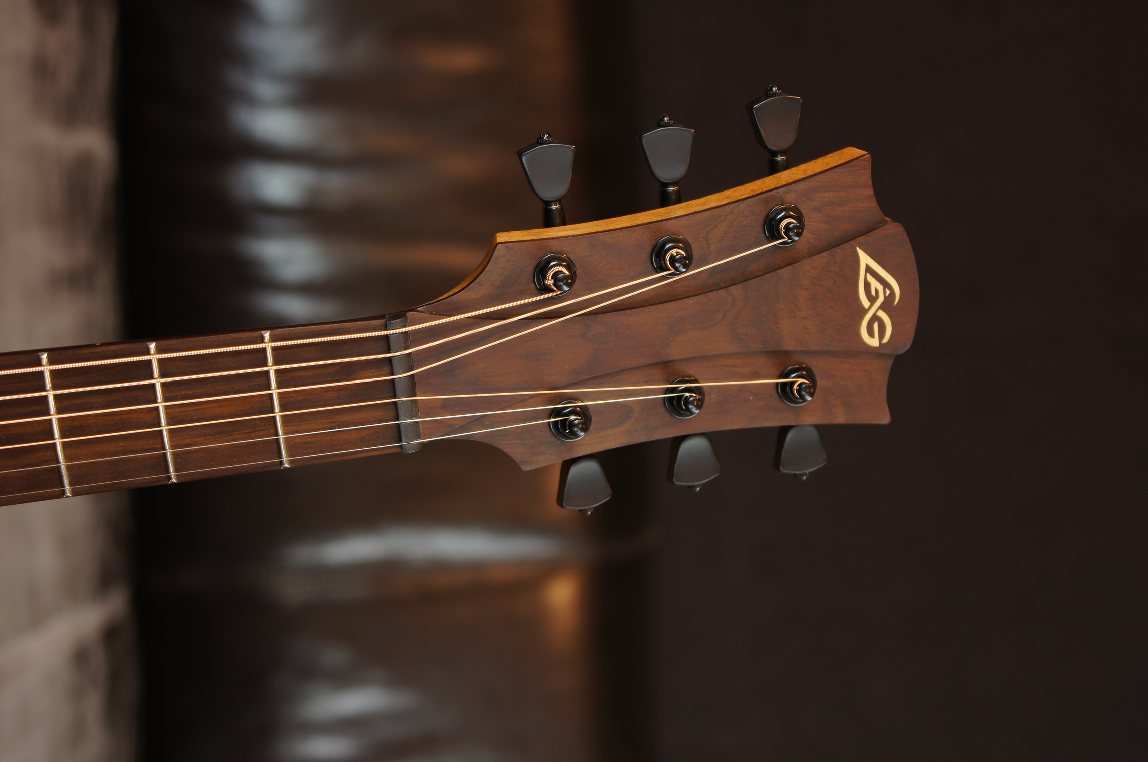 LAG Westerngitarre Tramontane 118 Auditorium schwarz