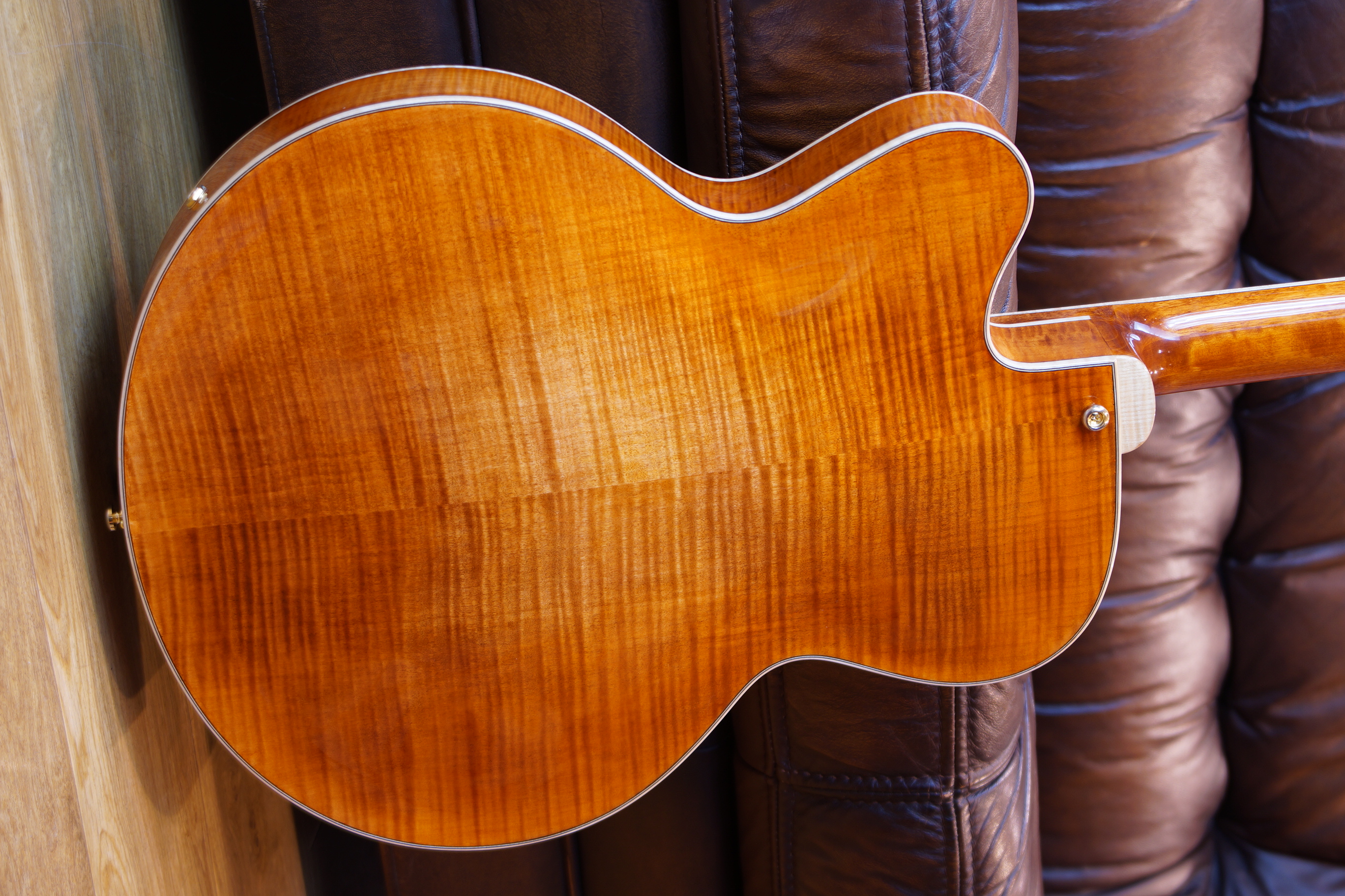 Eastman AR580CE-HB Archtop Honeyburst