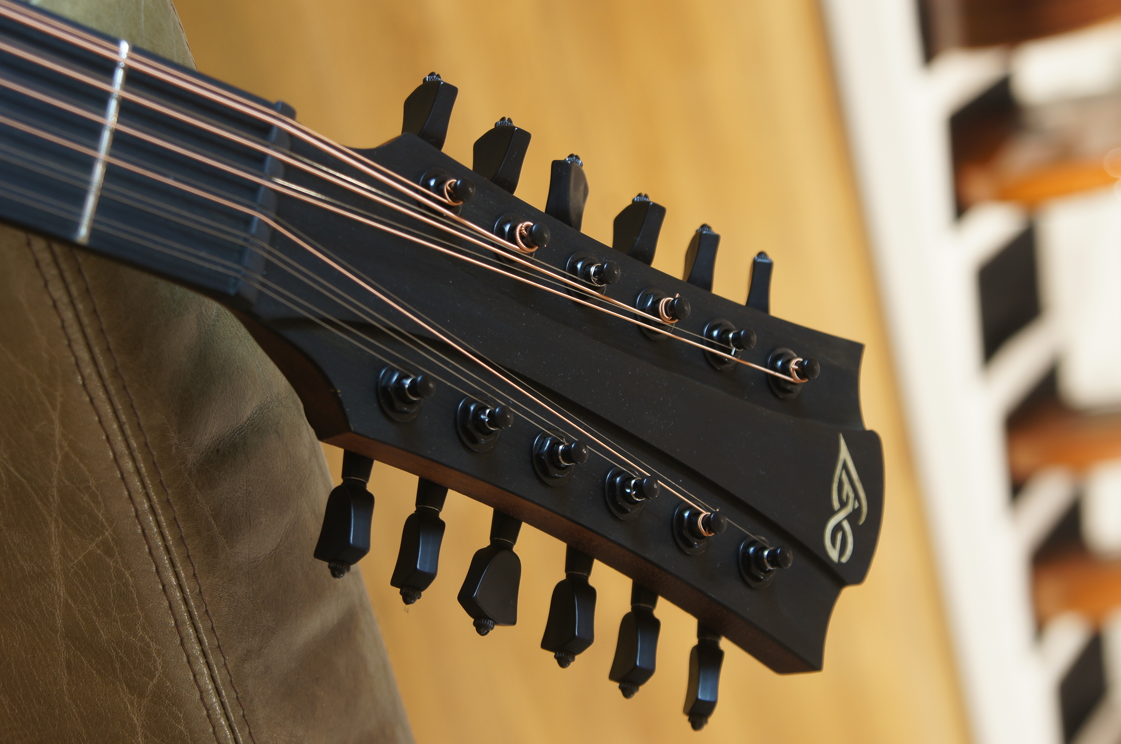 LAG - GLA SAUVAGE-J12CE