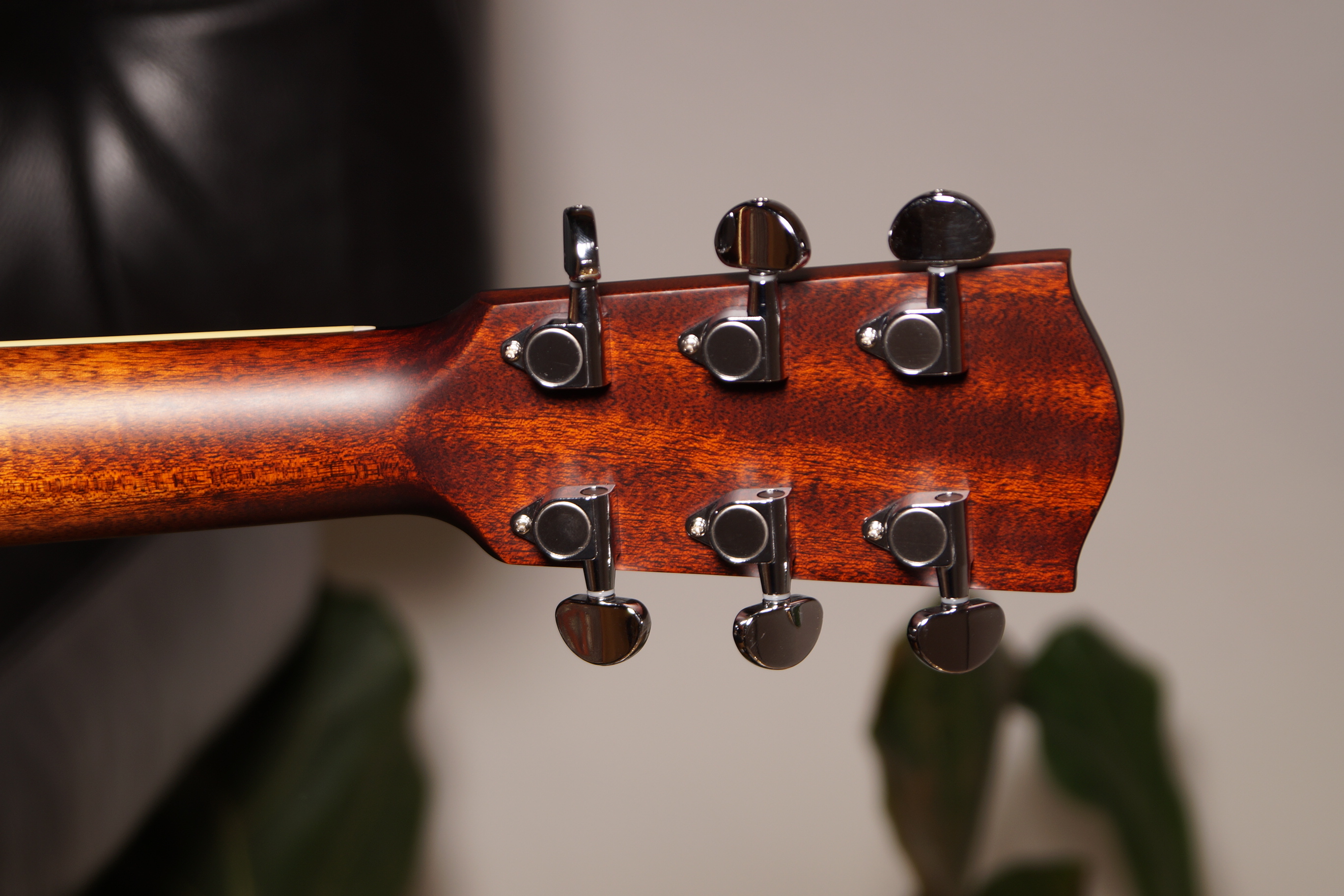 Eastman AC322CE mit Tonabnehmer und Koffer