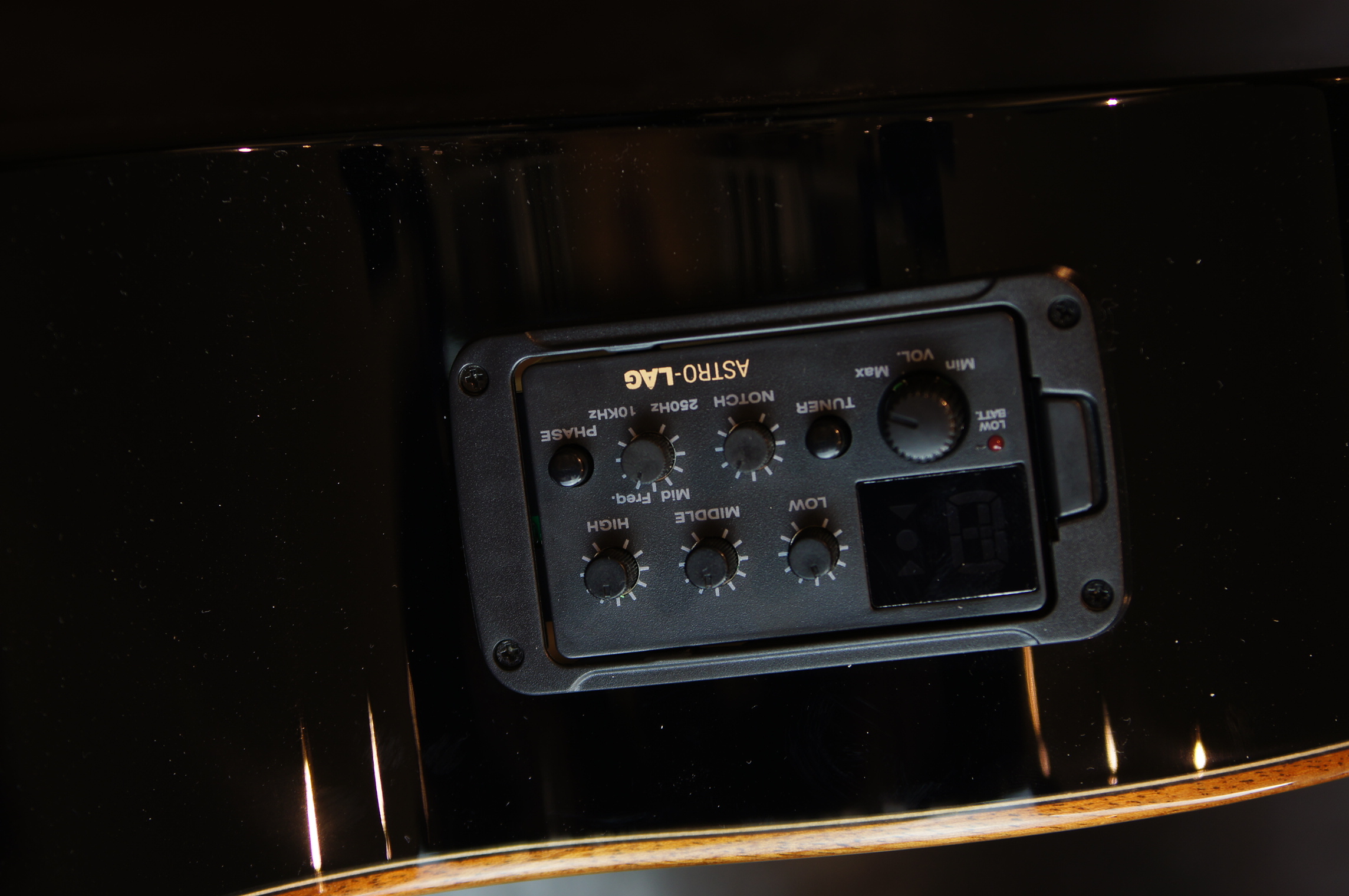 LAG Westerngitarre Tramontane 118 Auditorium schwarz