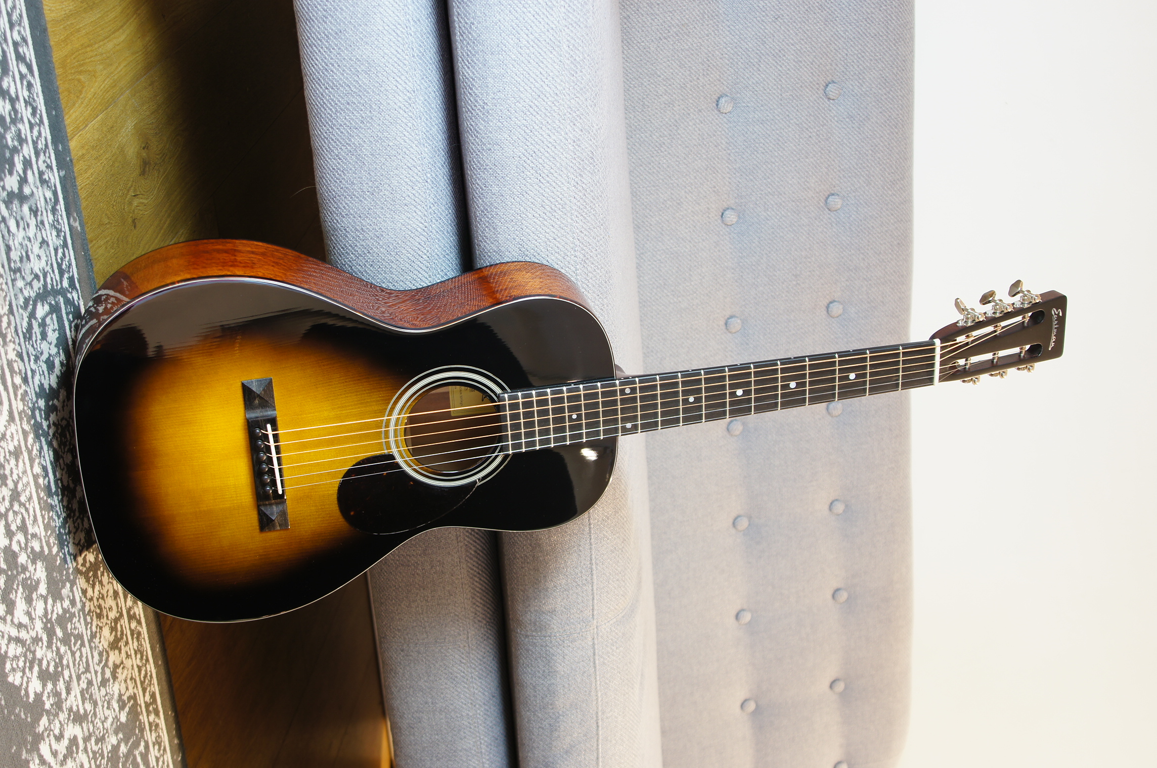 Eastman E10P-SB Parlor Sunburst