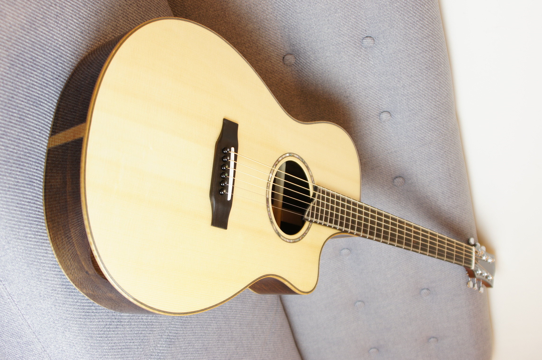 BSG Apro 35 F - Curly Laurel / Fichte mit MISI Trio Air Tonabnehmer