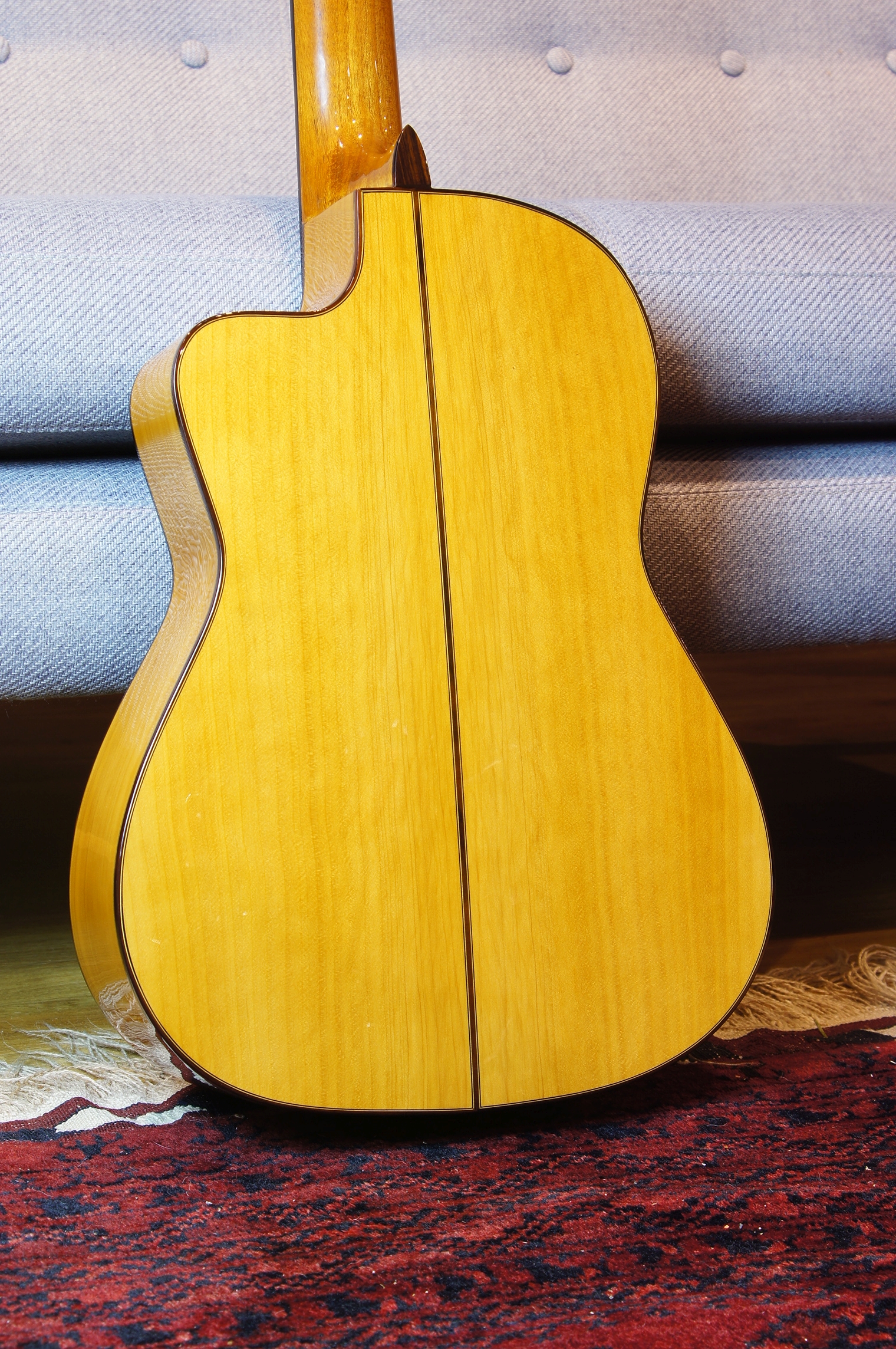 Esteve 9F SP Zypresse Flamenco Cutaway Sondermodell