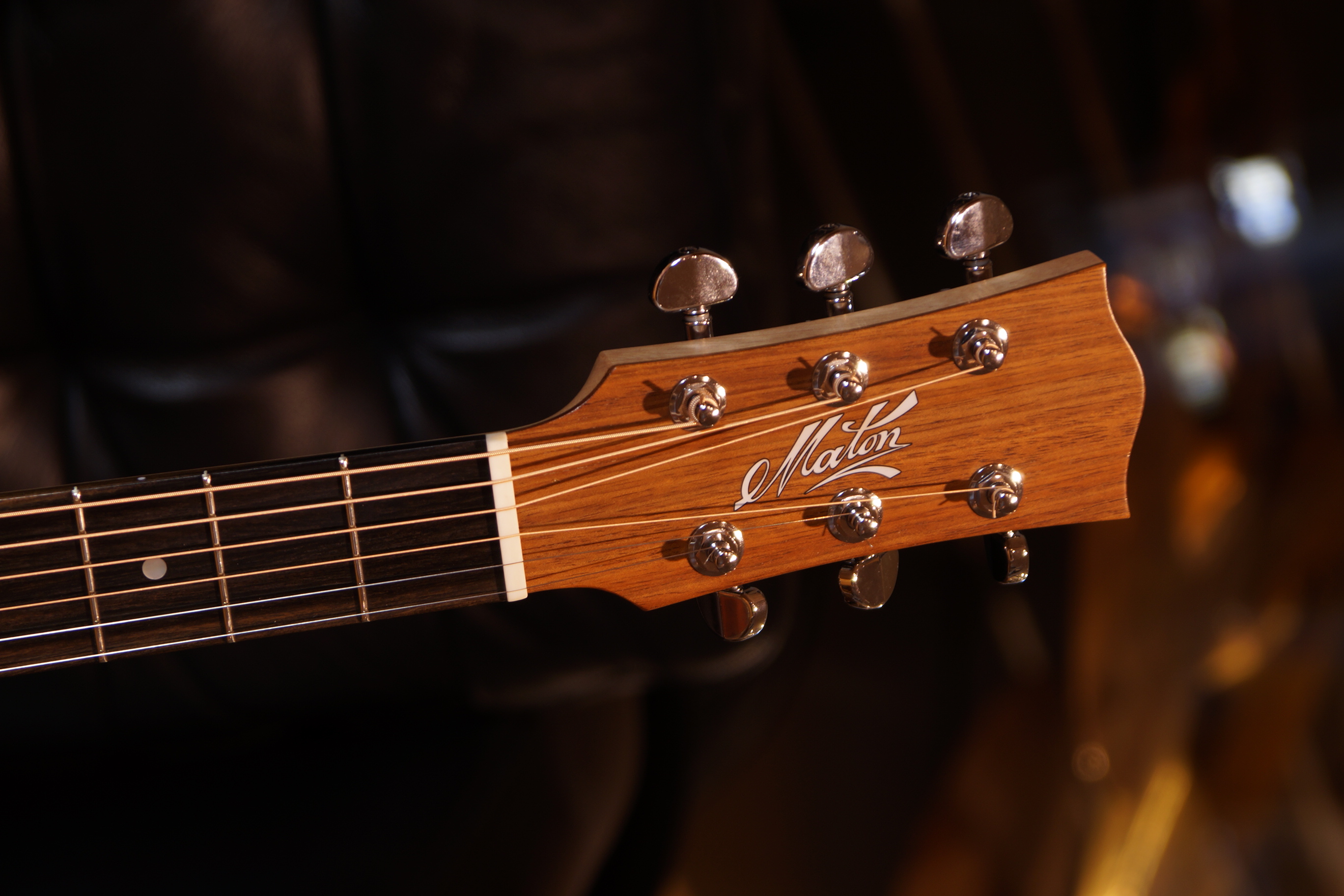 Maton SRS 808