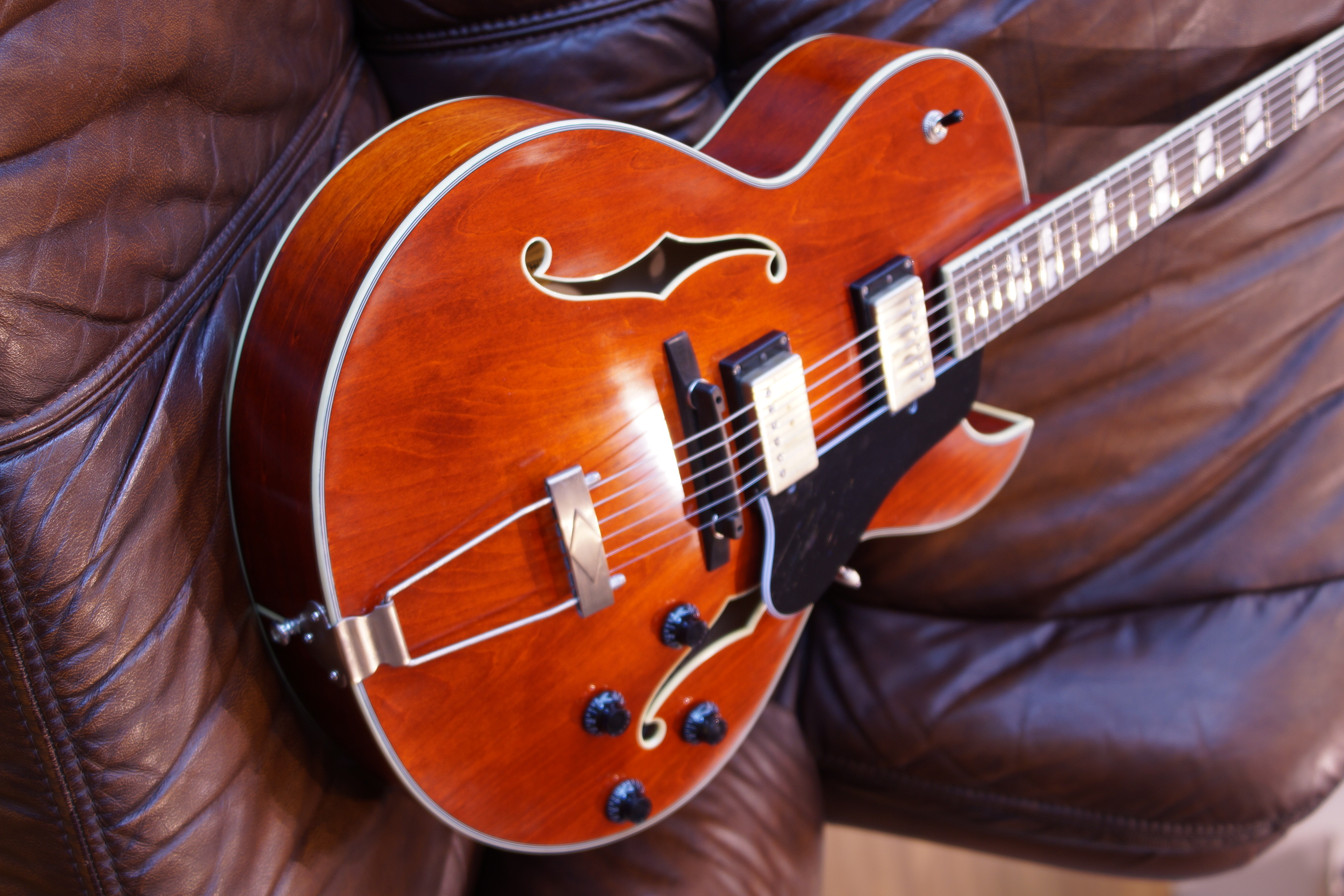 Eastman T49D/TV Archtop Antique Classic aged