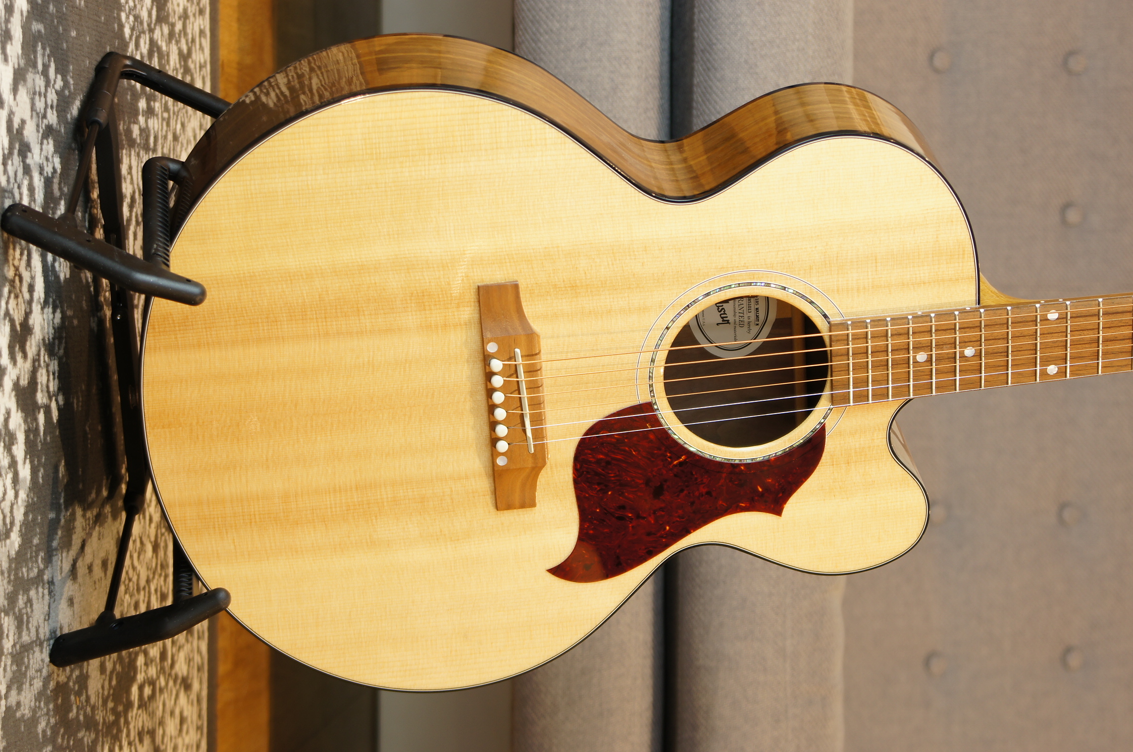 Gibson J-185 EC Modern Walnut Antique Natural