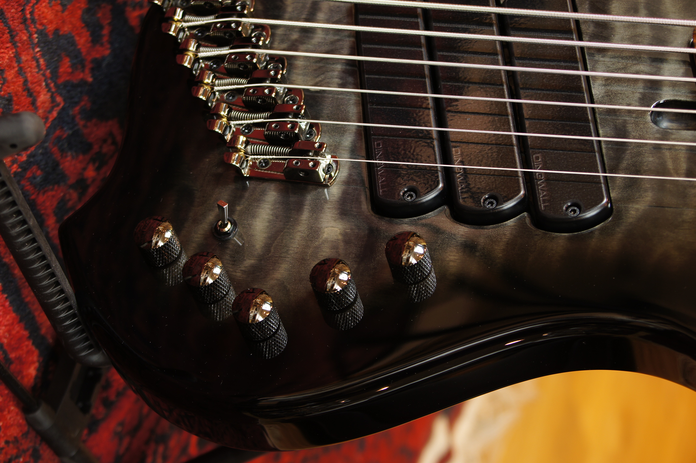 Dingwall CB3 Combustion 6-String 3 Pickups Pau Ferro Black Burst