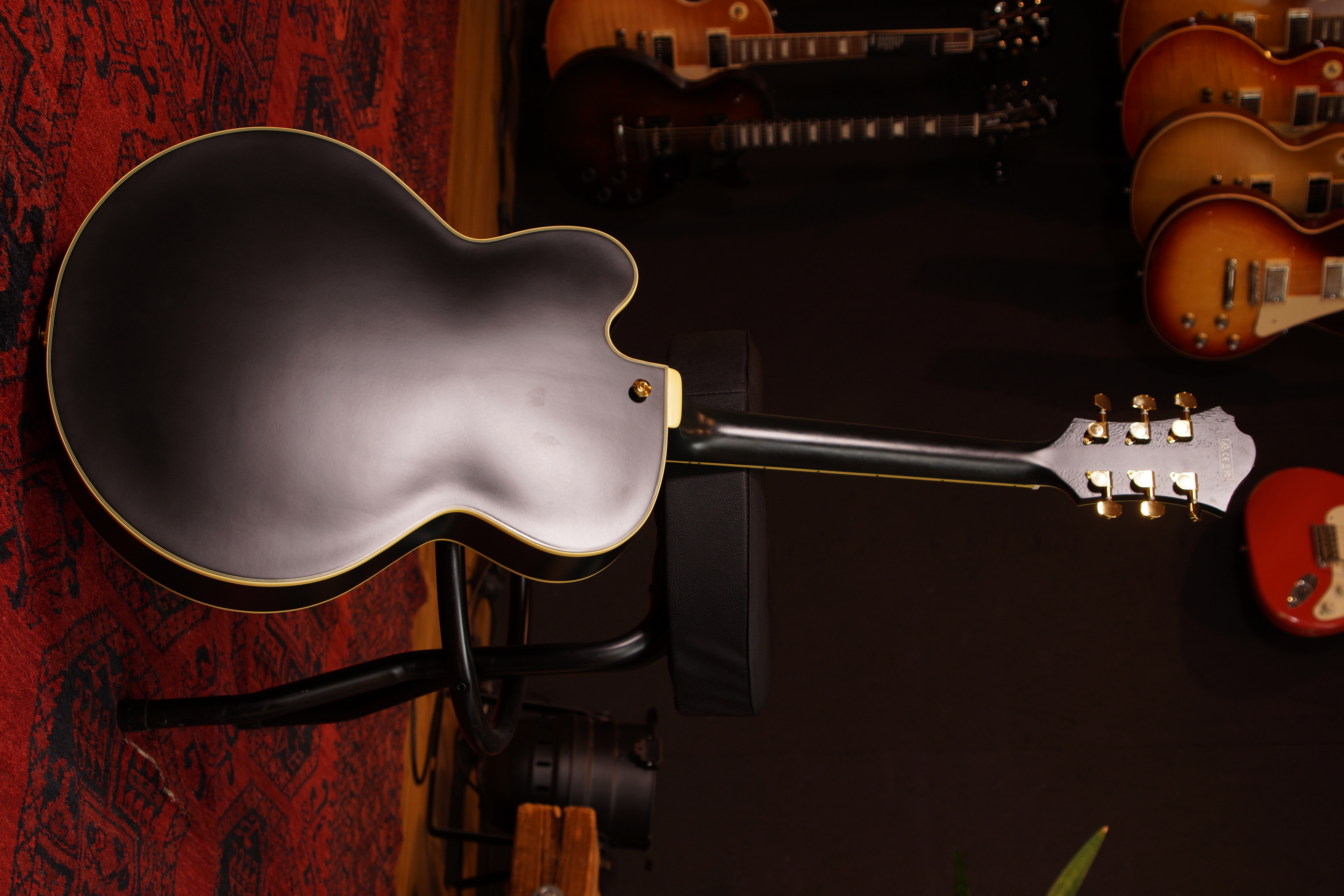 IBANEZ Pat Metheny Signature Black Low Gloss + Koffer, B-Stock