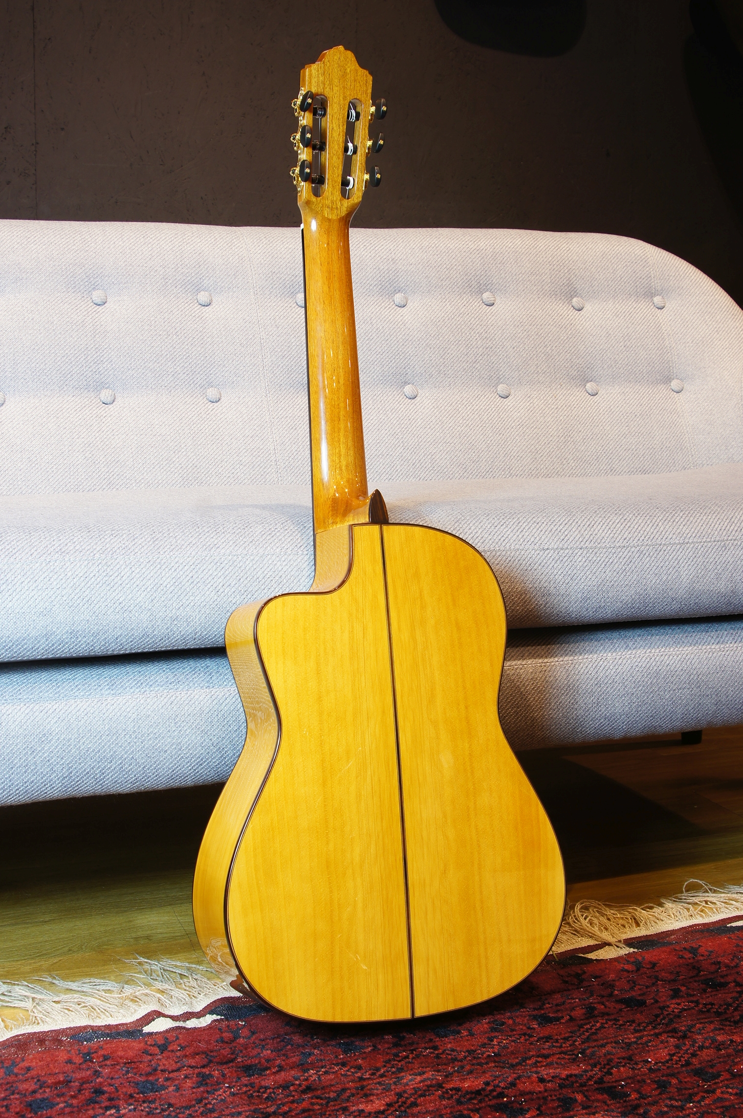 Esteve 9F SP Zypresse Flamenco Cutaway Sondermodell