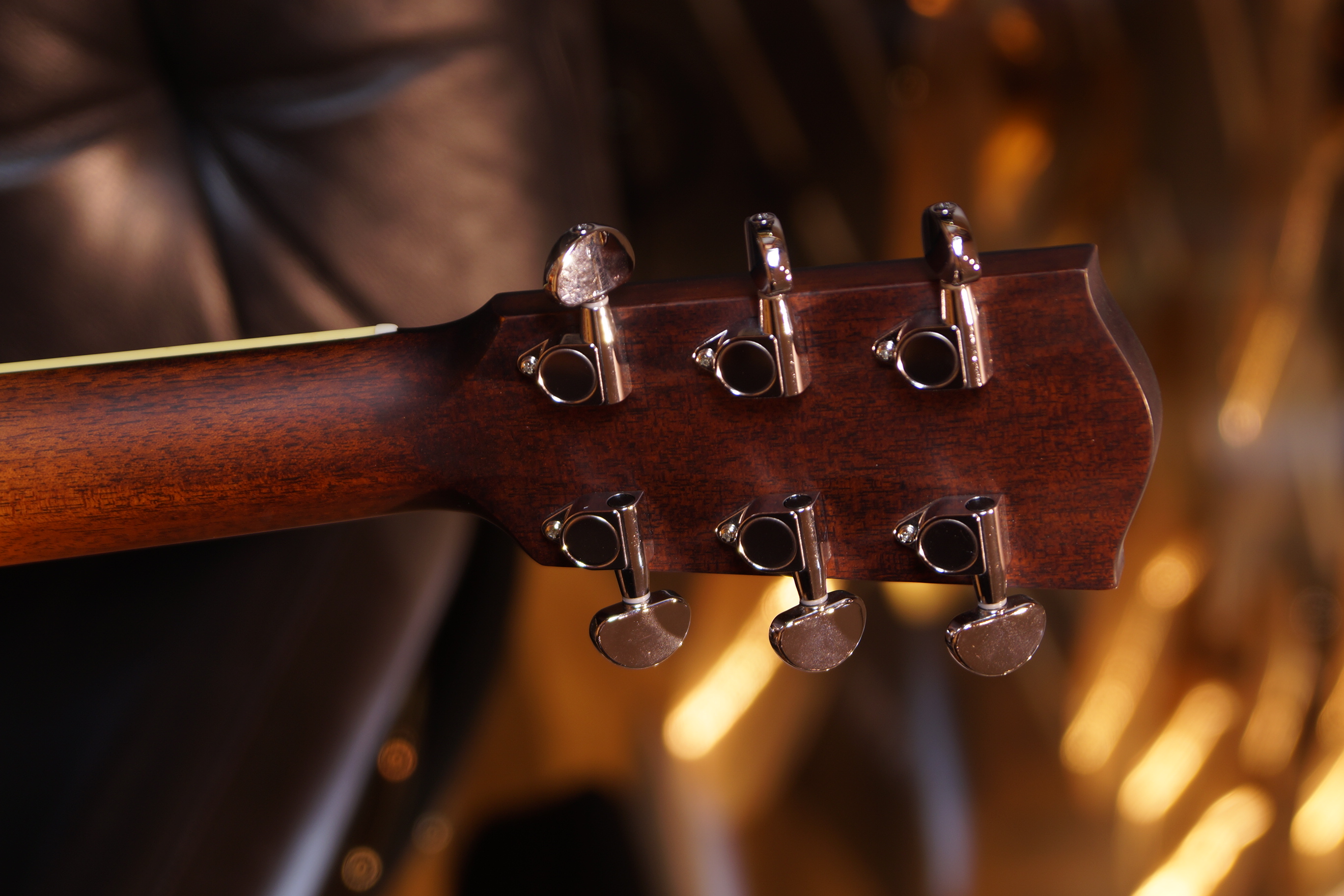 Eastman AC322CE mit Tonabnehmer und Koffer