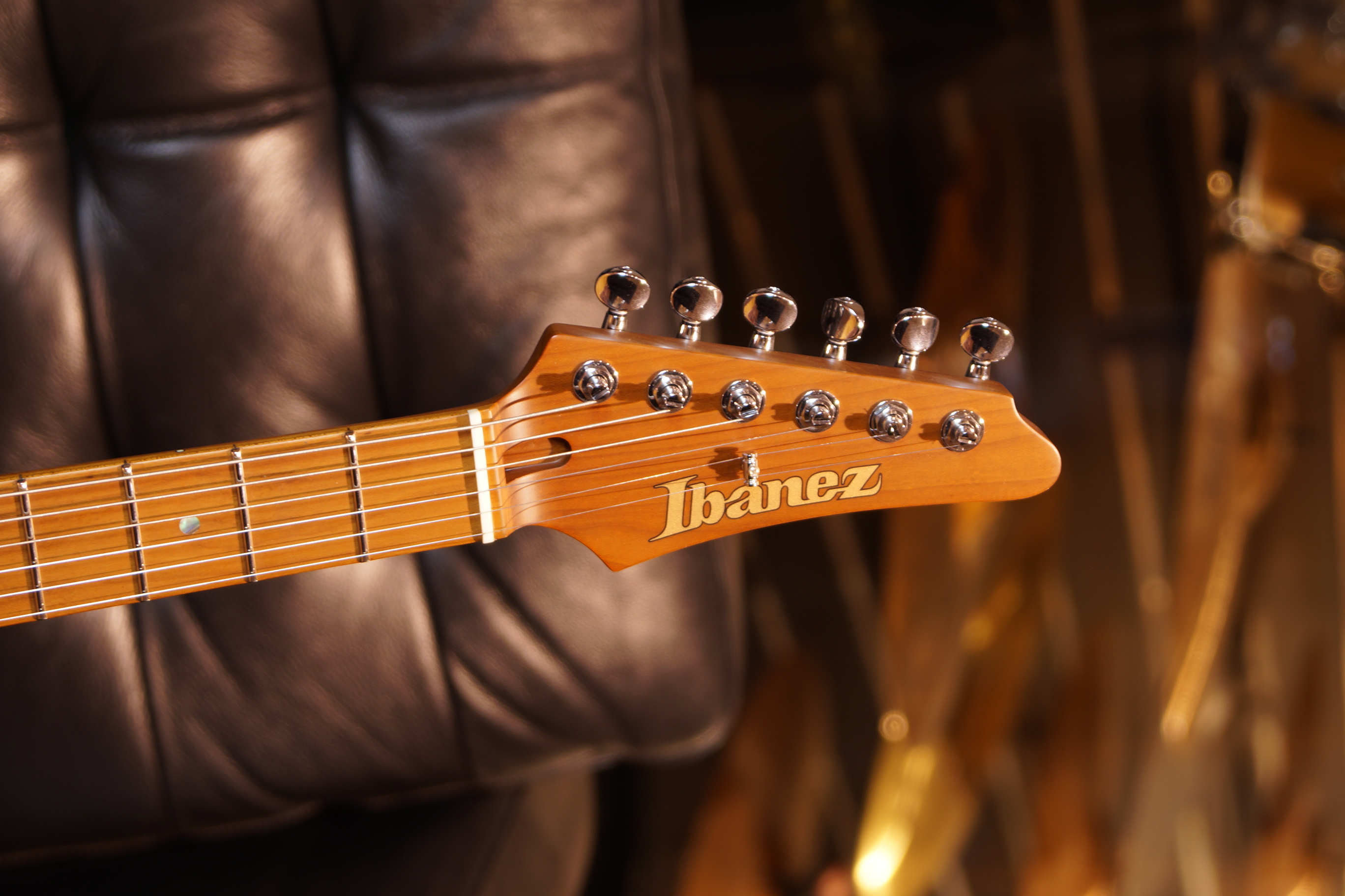 IBANEZ Prestige AZS 6-Str Black B-Stock inkl. Koffer