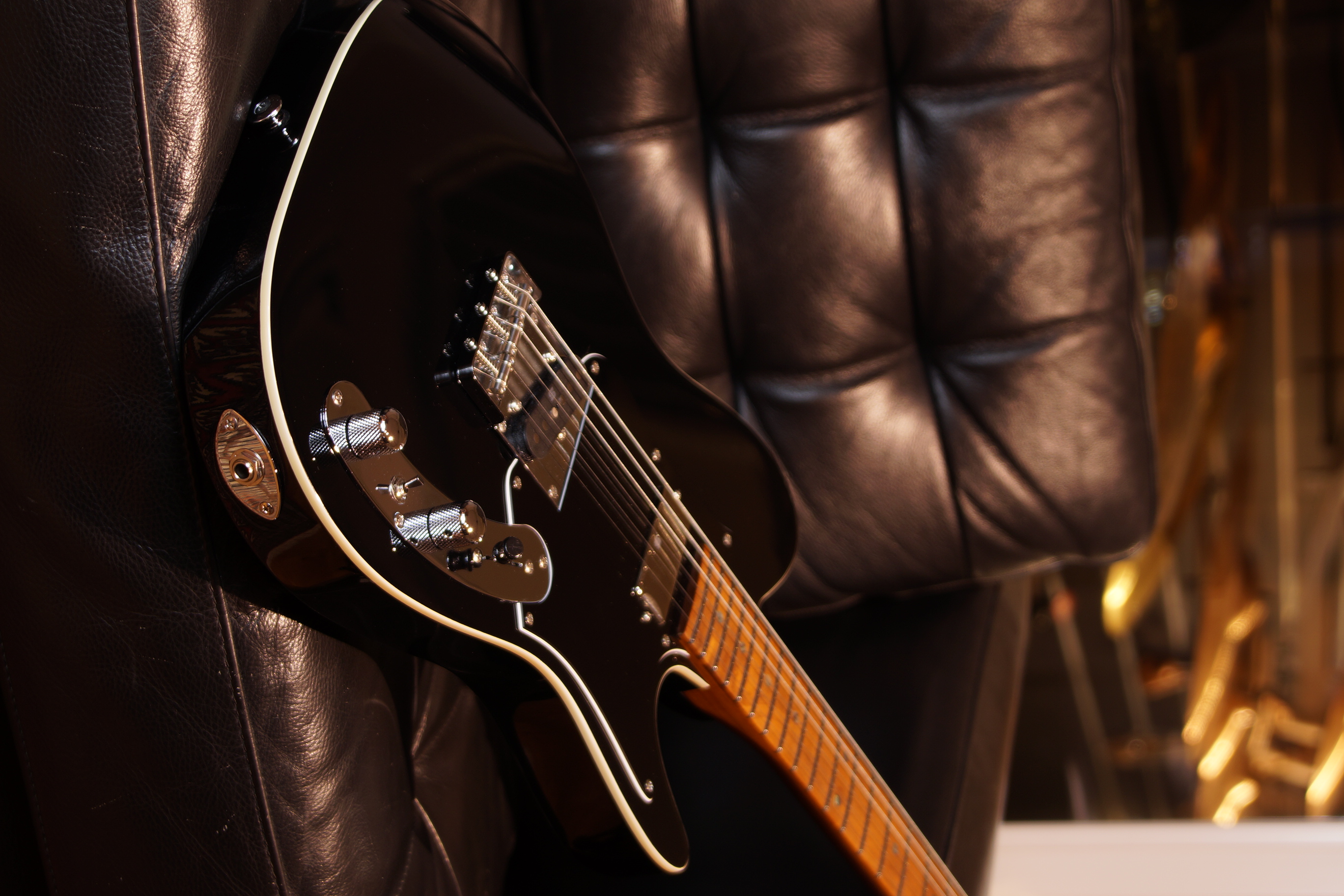 IBANEZ Prestige AZS 6-Str Black B-Stock inkl. Koffer