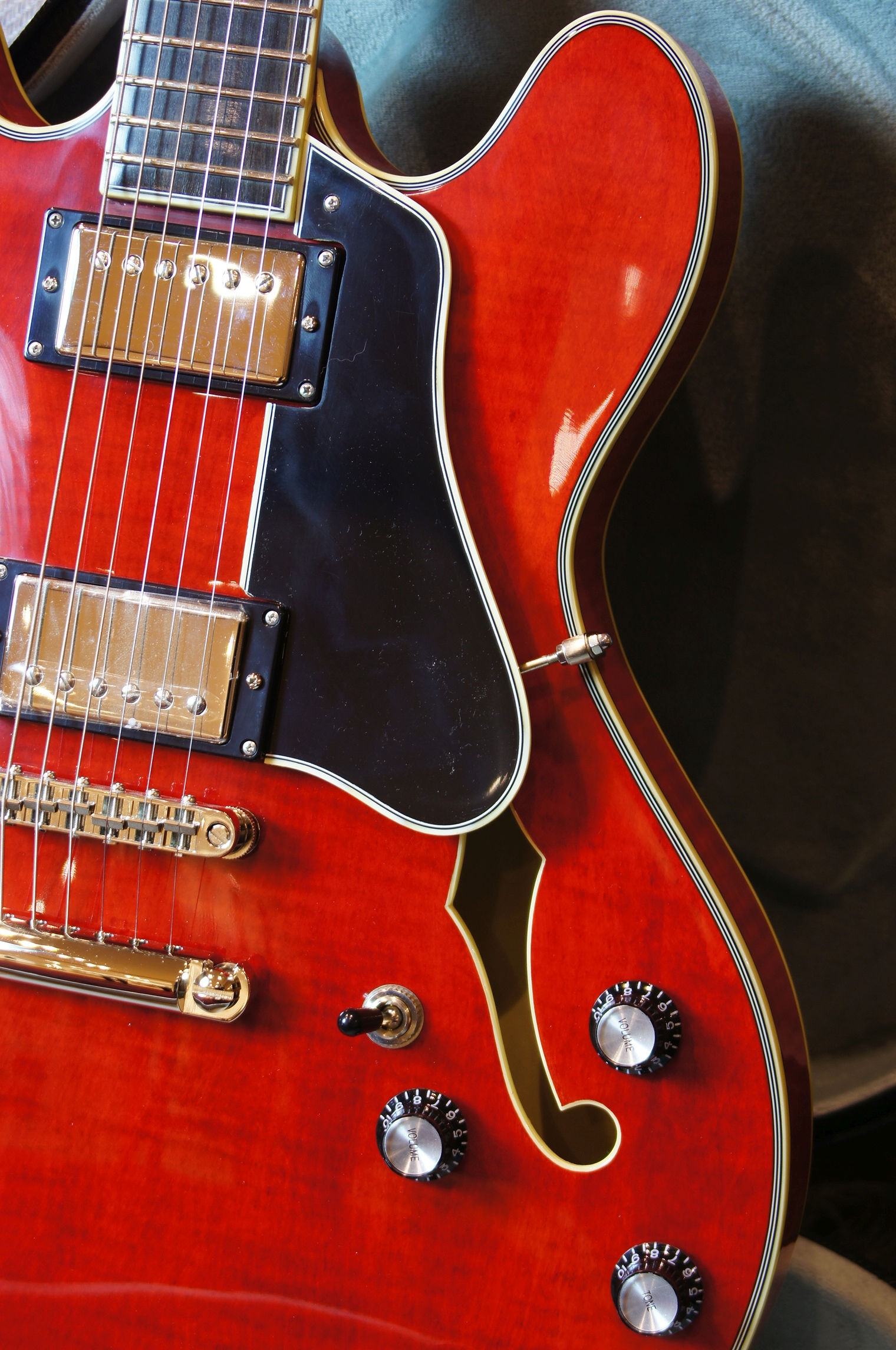 Eastman T486 Cherry Red - inklusive Case