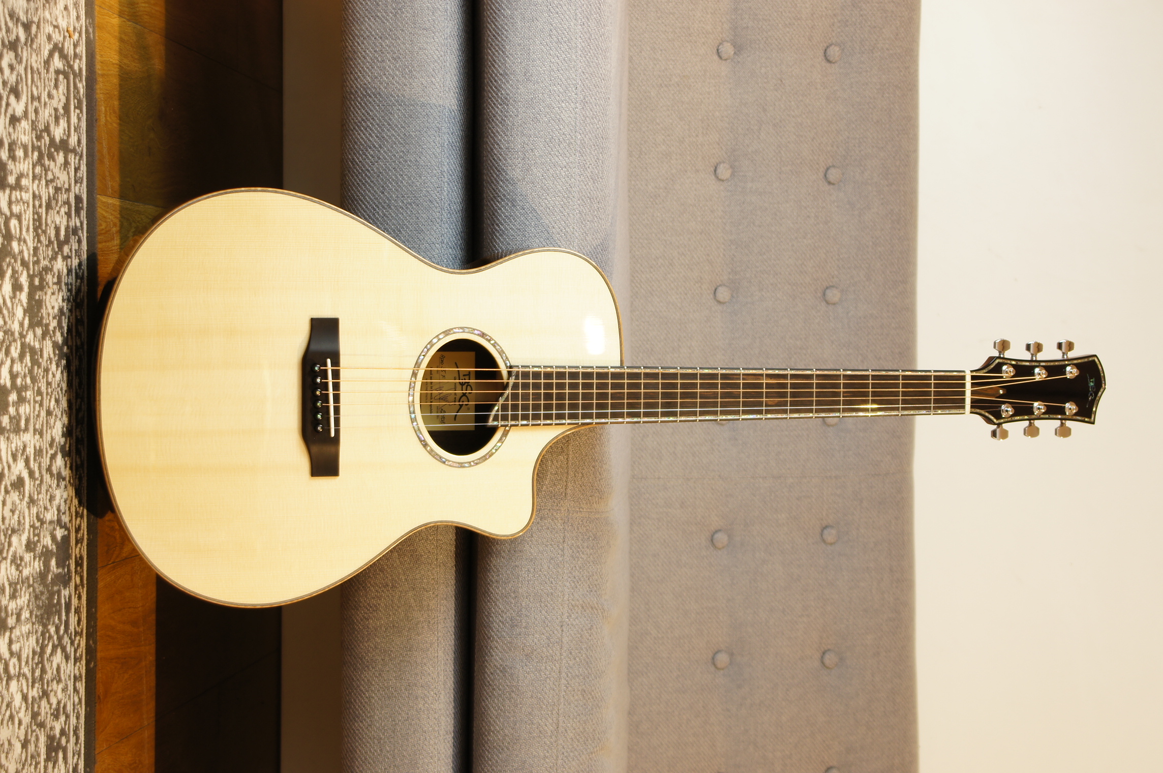 BSG Apro 35 F - Curly Laurel / Fichte mit MISI Trio Air Tonabnehmer