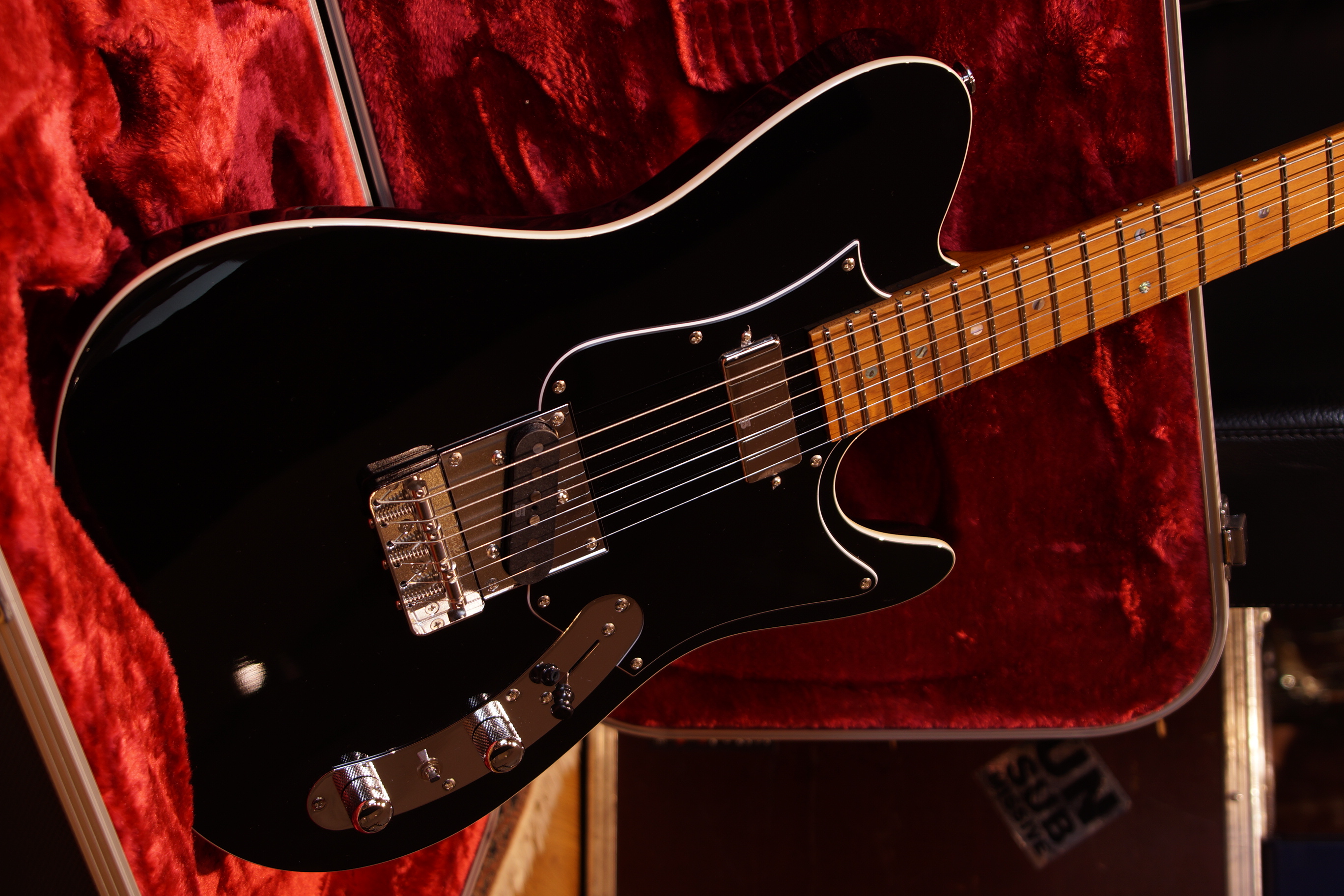 IBANEZ Prestige AZS 6-Str Black B-Stock inkl. Koffer