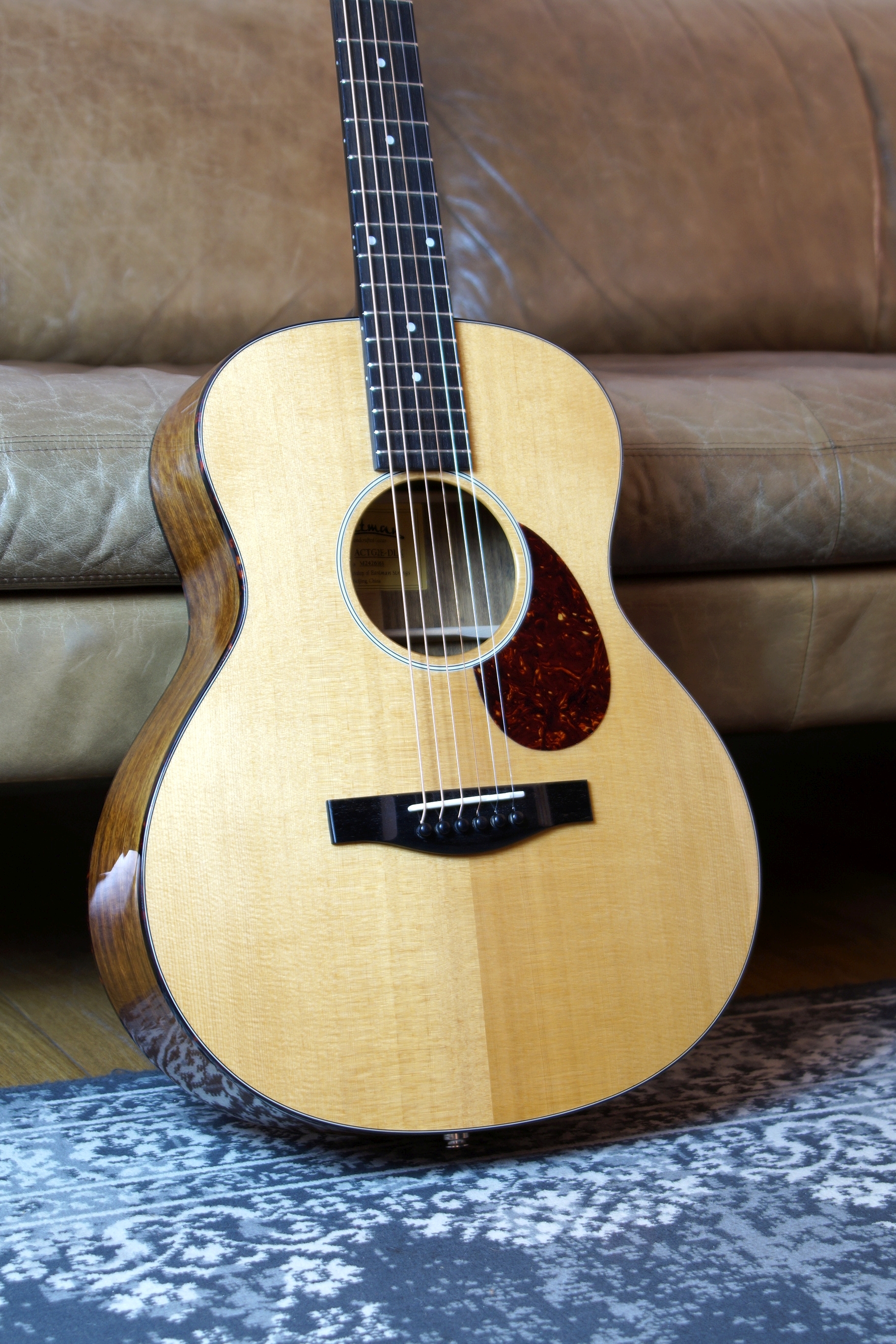 Eastman ACTG2E-DLX Travelgitarre inklusive Gigbag