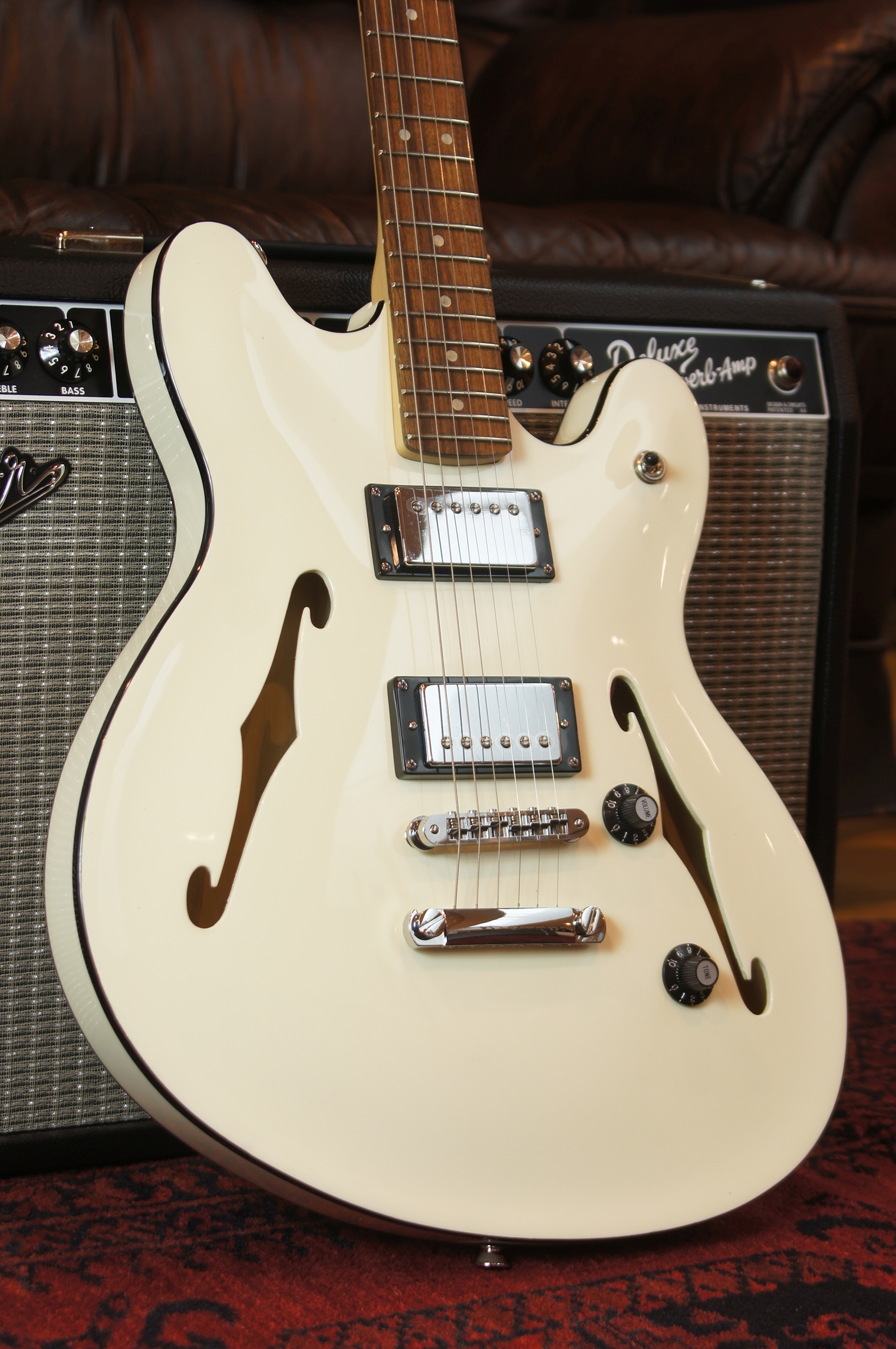 Squier Affinity Series™ Starcaster® Olympic White