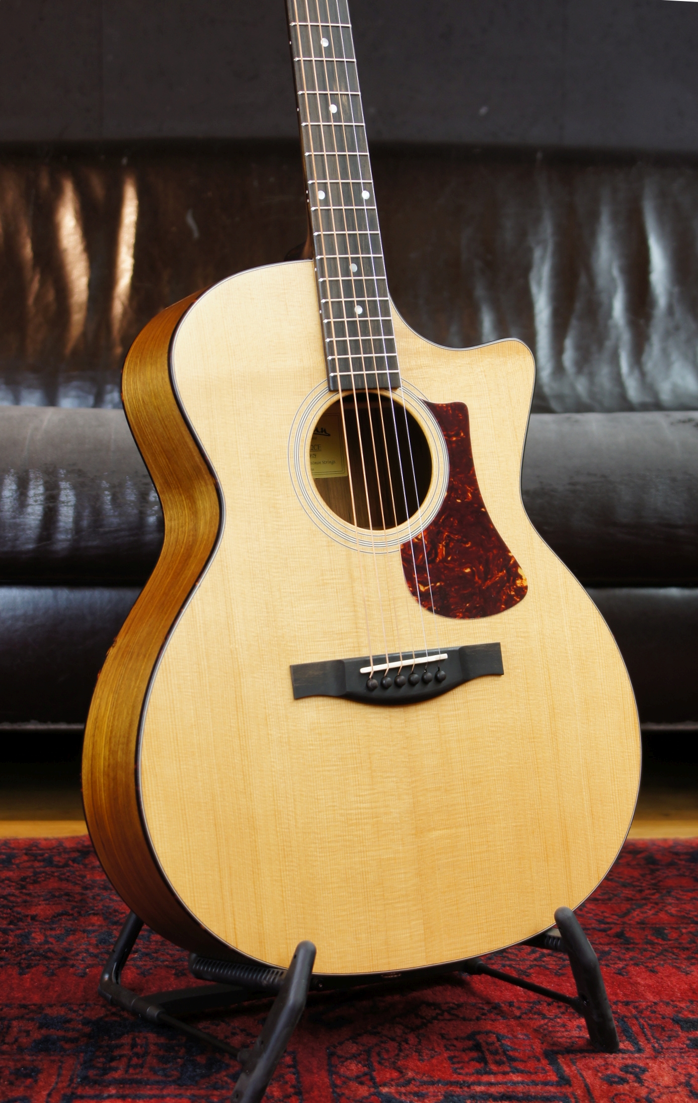 Eastman AC222CE mit Tonabnehmer inklusive Gigbag