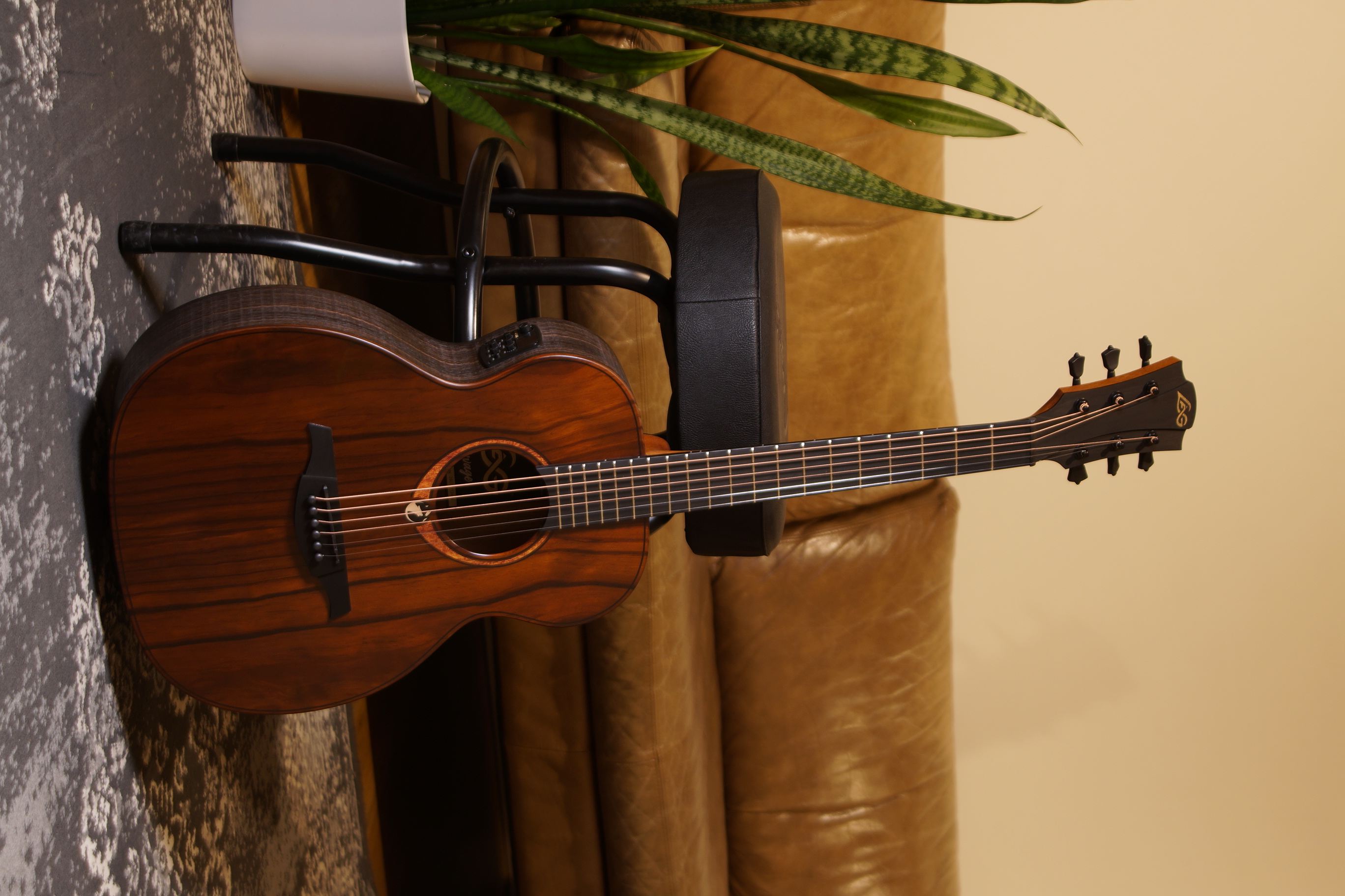 LÂG - GLA SAUVAGE-TE Travelgitarre