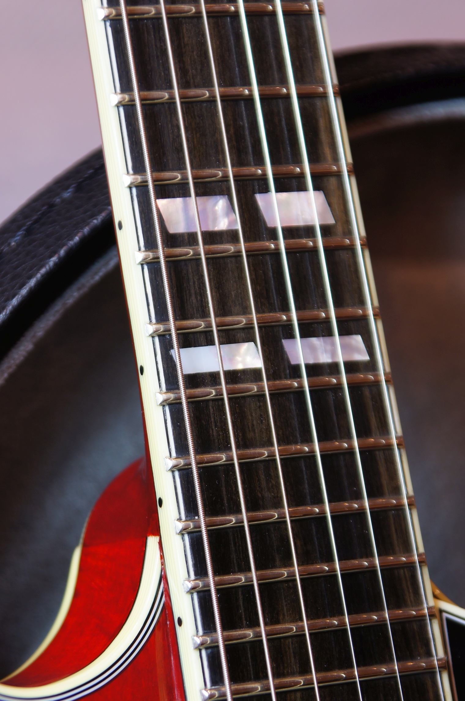 Eastman T486 Cherry Red - inklusive Case