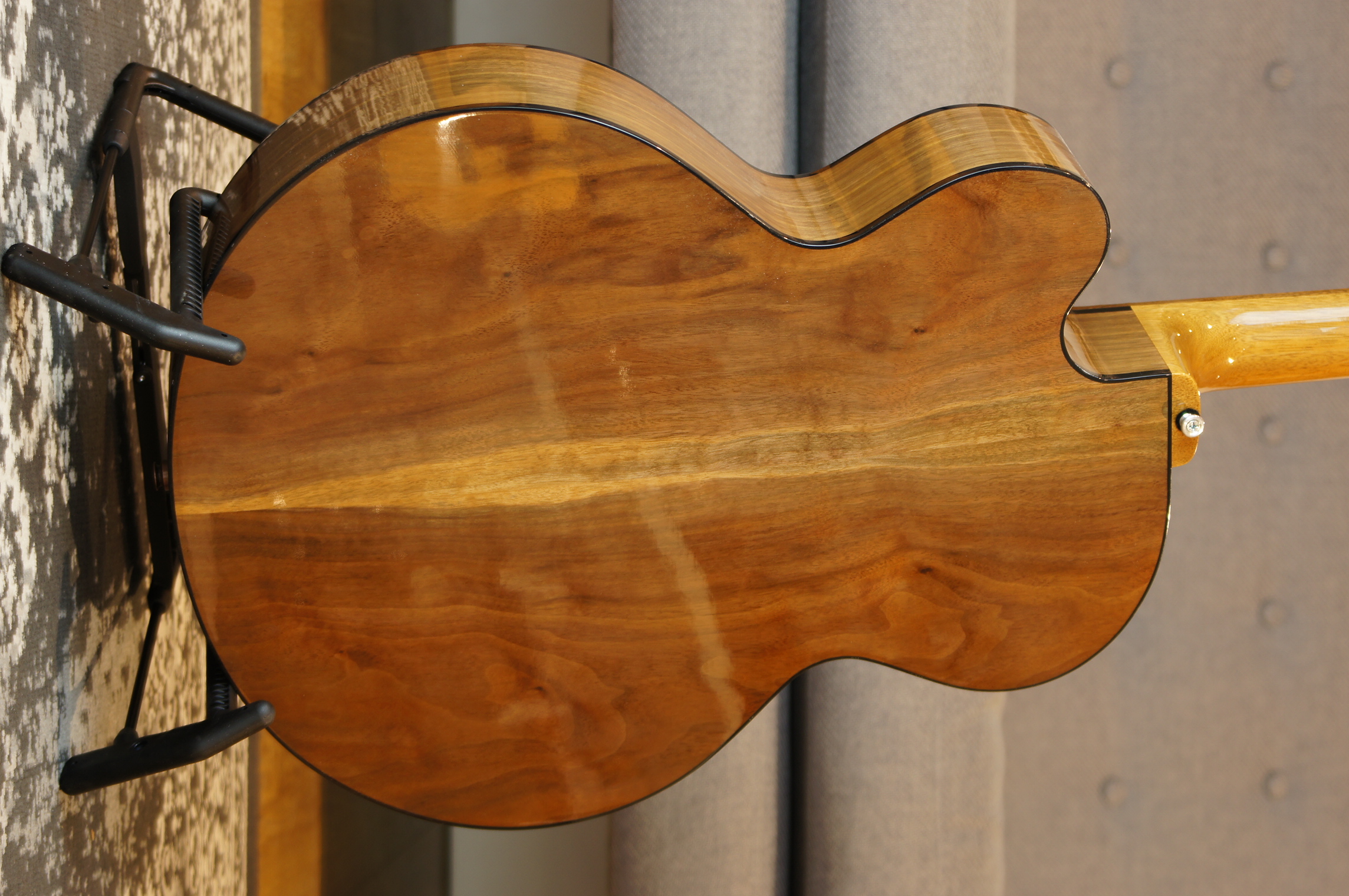 Gibson J-185 EC Modern Walnut Antique Natural