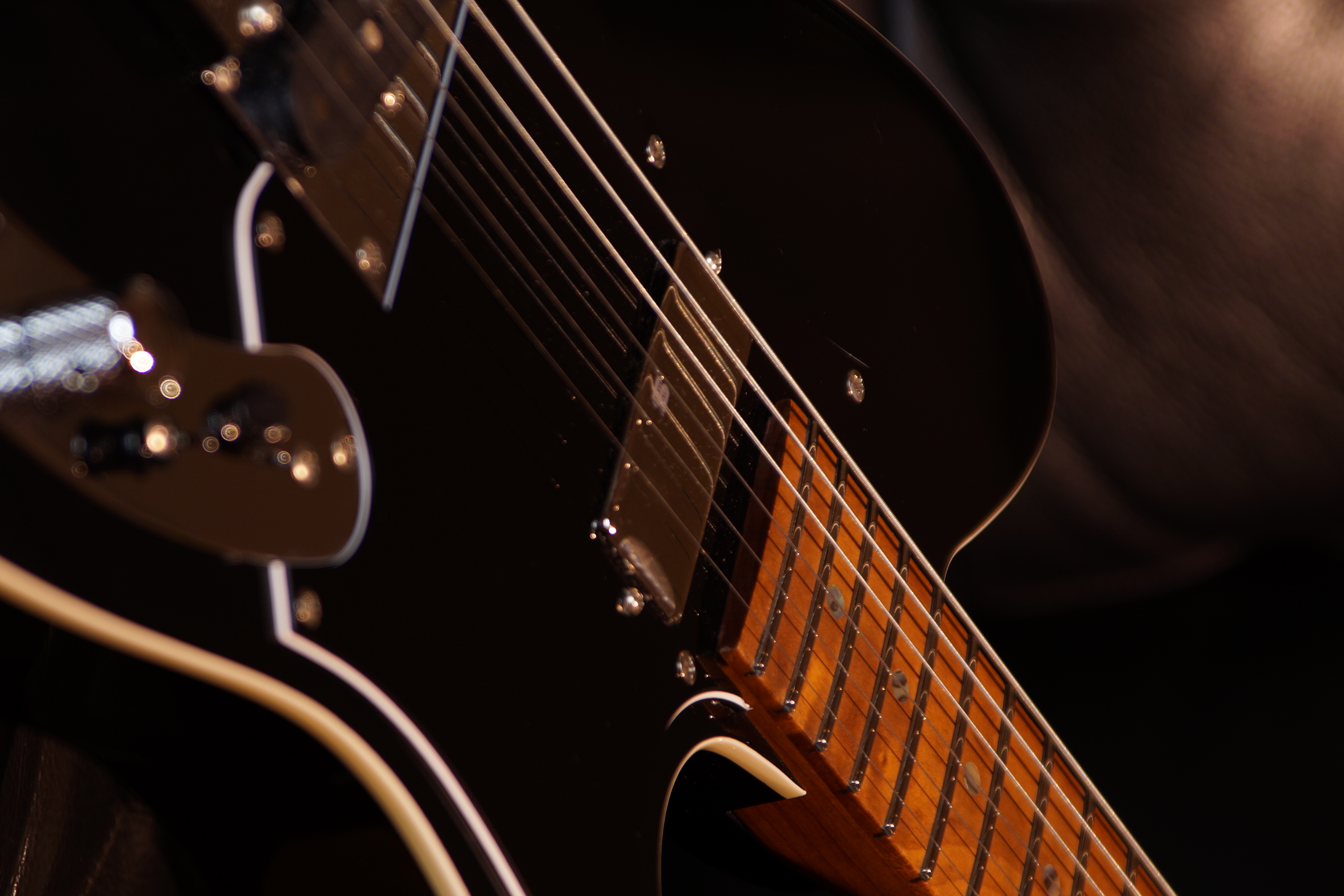 IBANEZ Prestige AZS 6-Str Black B-Stock inkl. Koffer