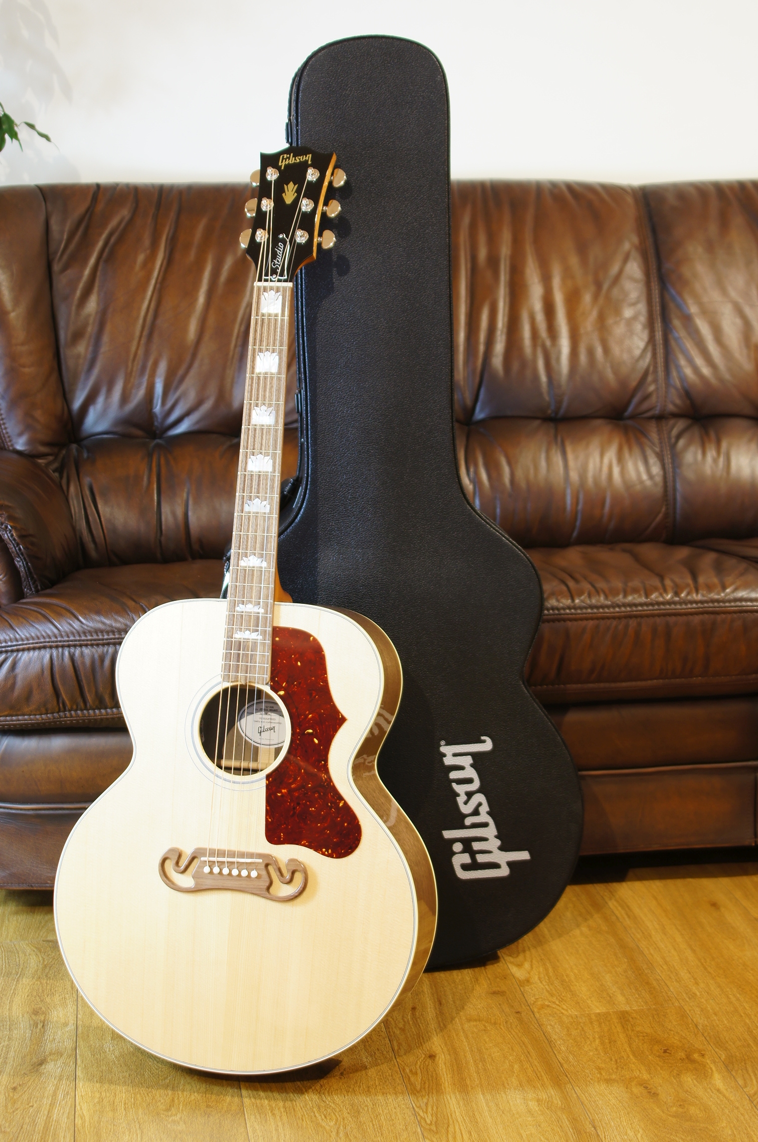 Gibson SJ-200 Studio Walnut Antique Natural