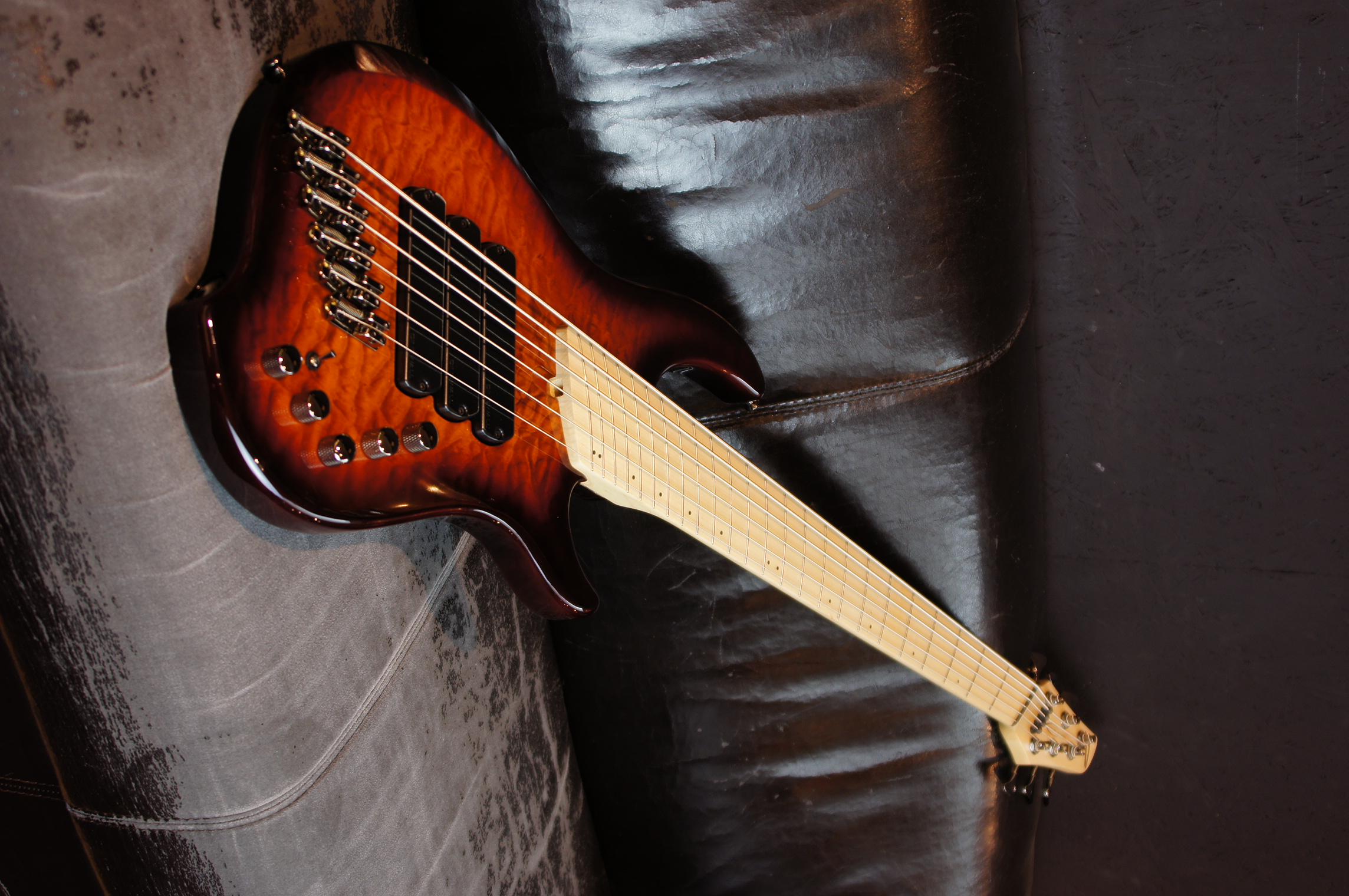 Dingwall CB3 Combustion 6-String 3 Pickups Mapleneck Vintage Burst