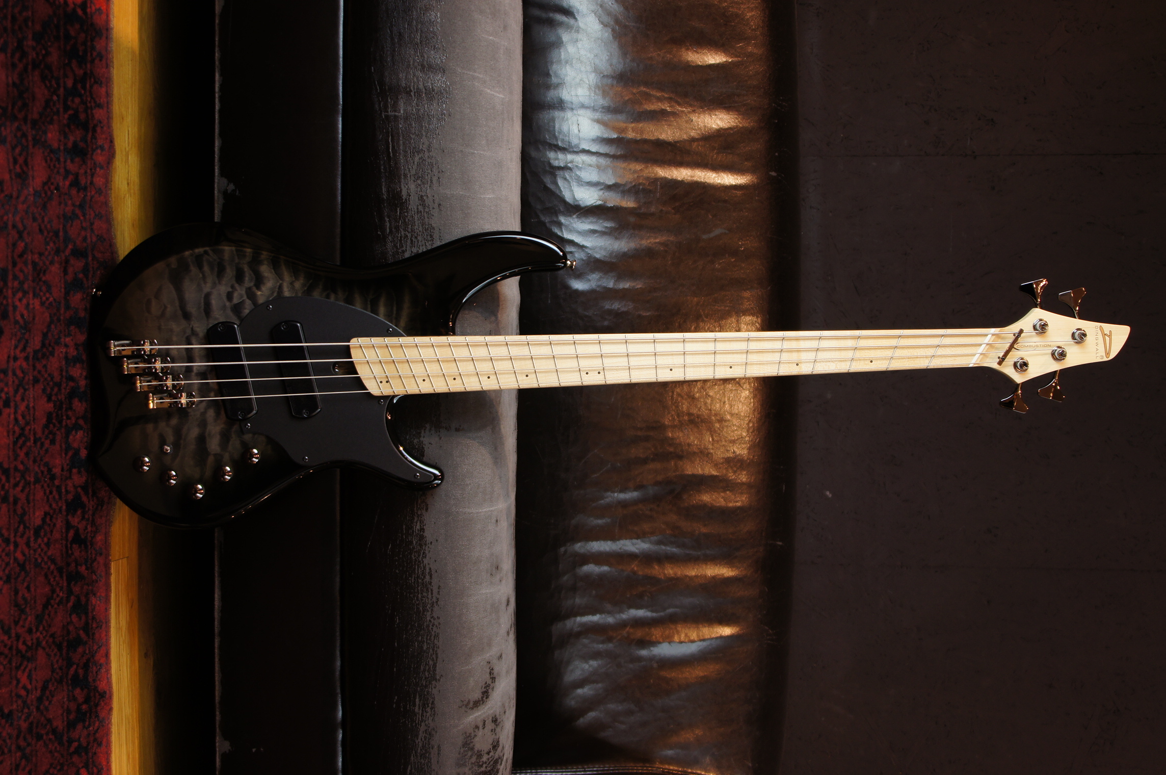 Dingwall CB2 Combustion 4-String Mapleneck 2 Tone Black Burst