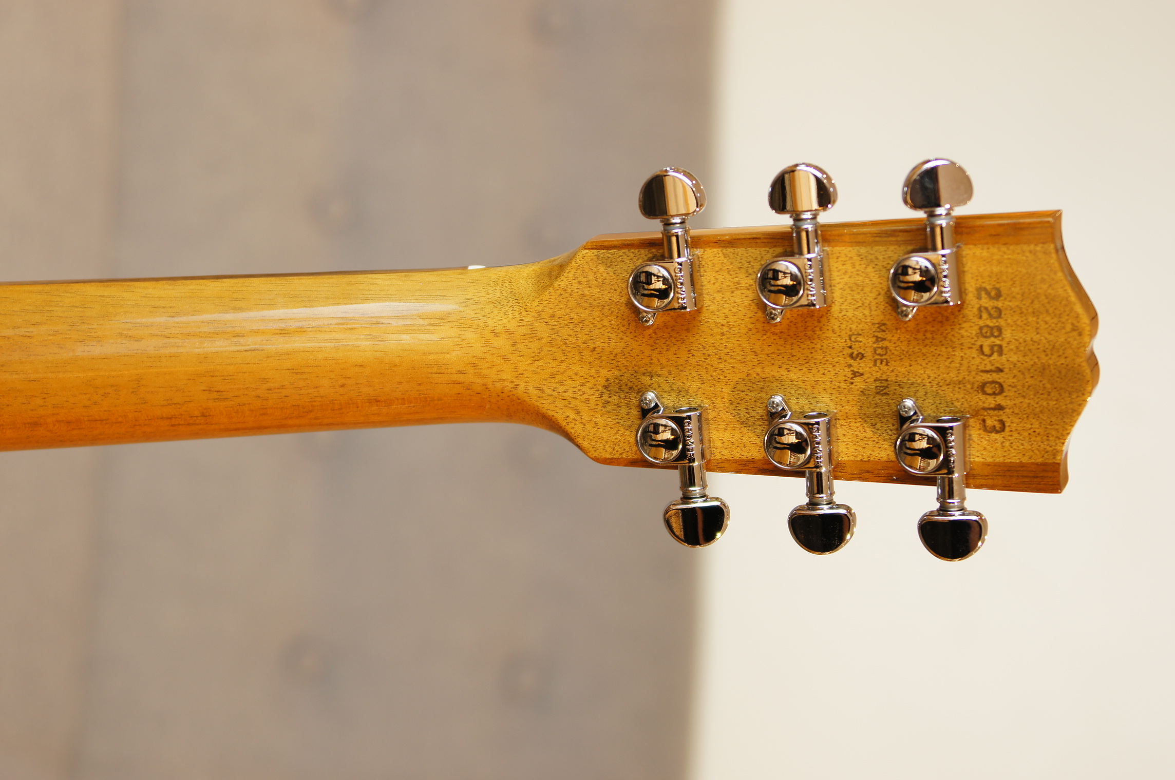 Gibson J-185 EC Modern Walnut Antique Natural