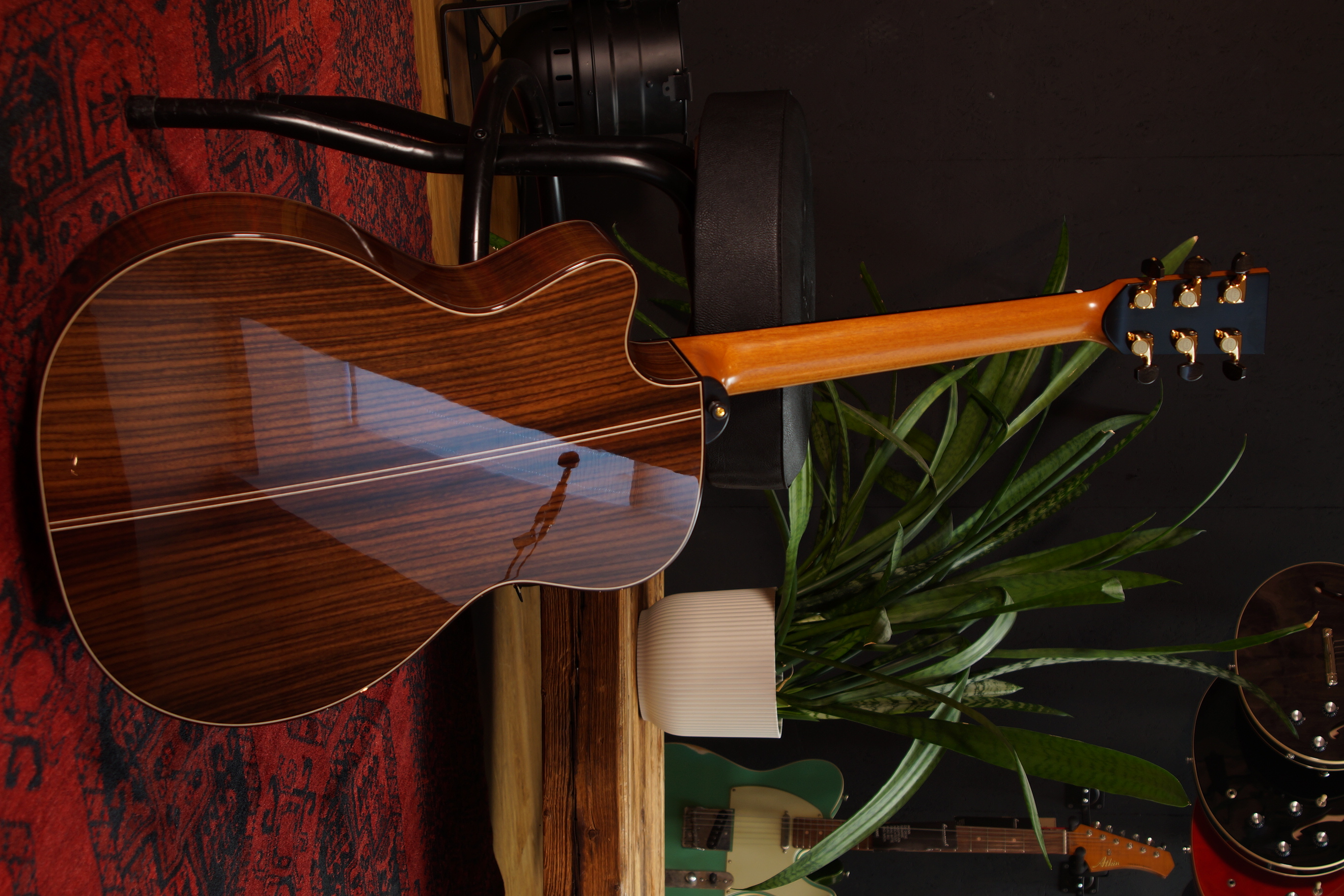 Lakewood M-32 CP Deluxe mit L.R Baggs Anthem Tonabnehmer und BAM Koffer