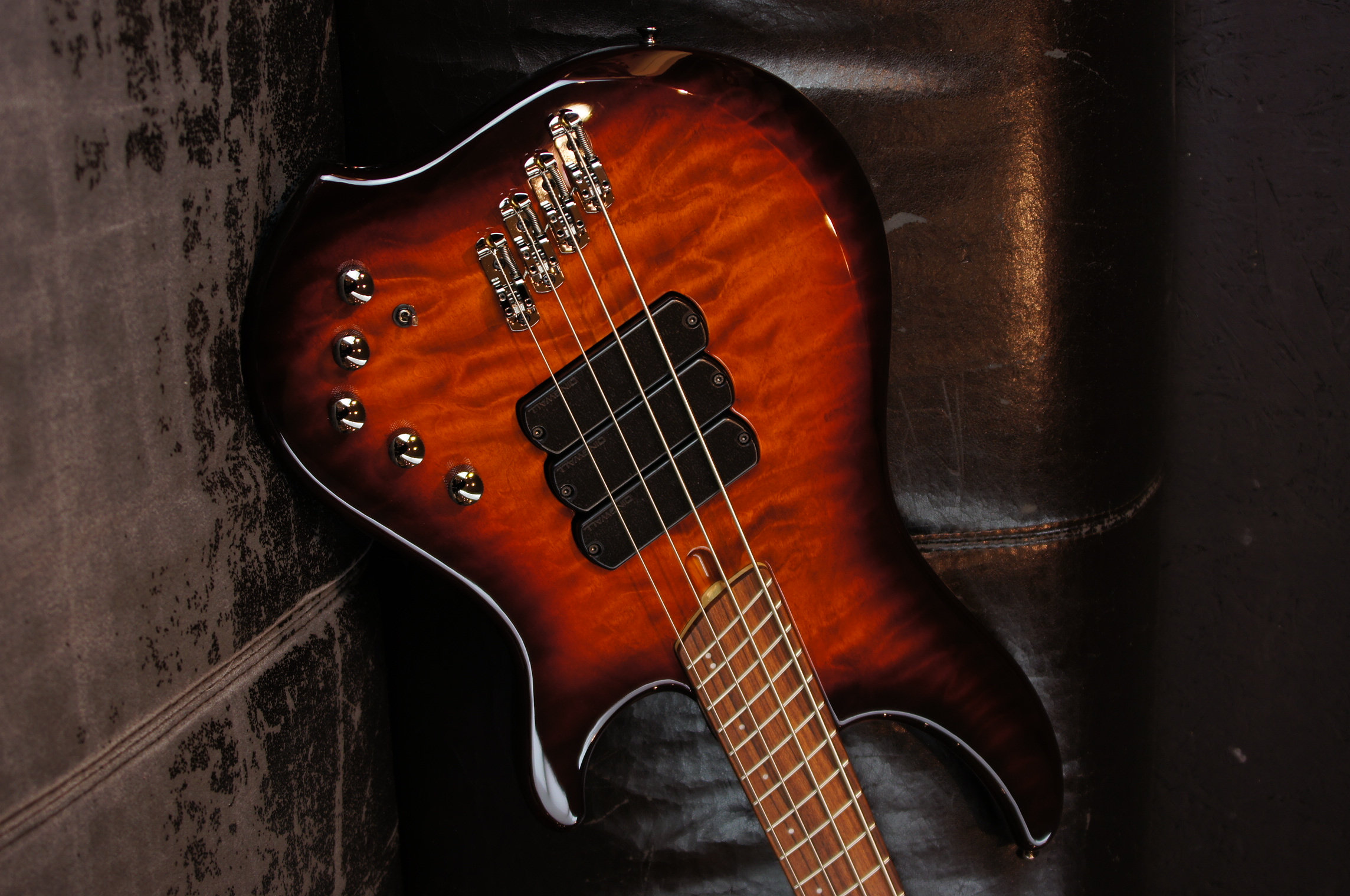 Dingwall CB3 Combustion 4-String, 3 Pickups Pau Ferro Vintage Burst