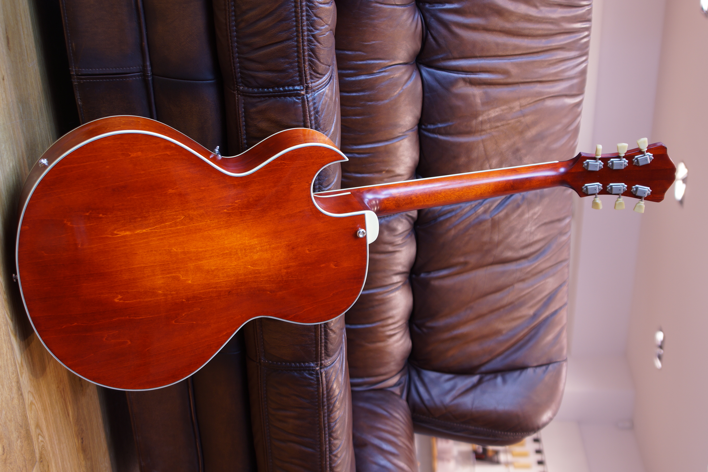Eastman T49D/TV Archtop Antique Classic aged