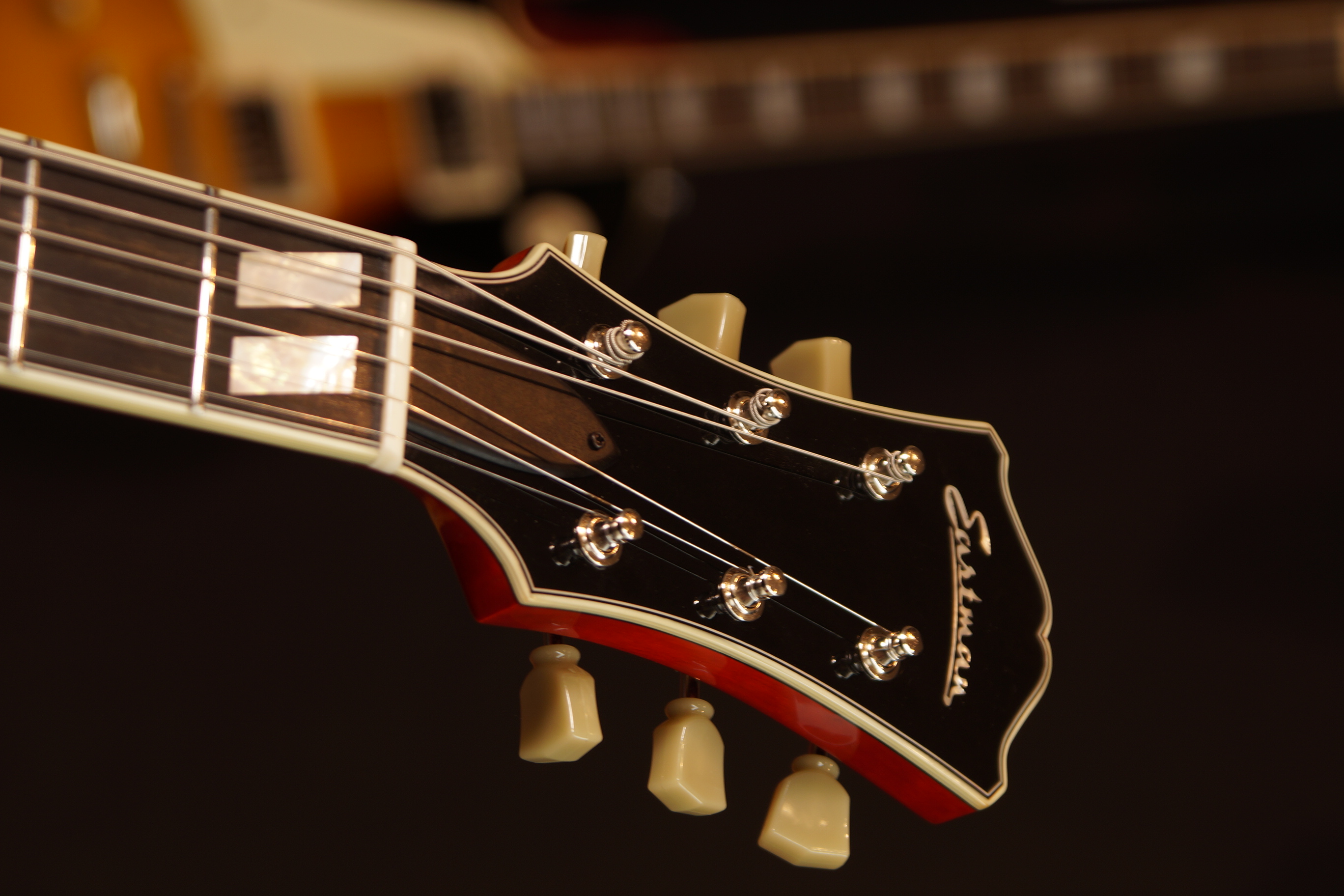 Eastman T486 Cherry Red - inklusive Case