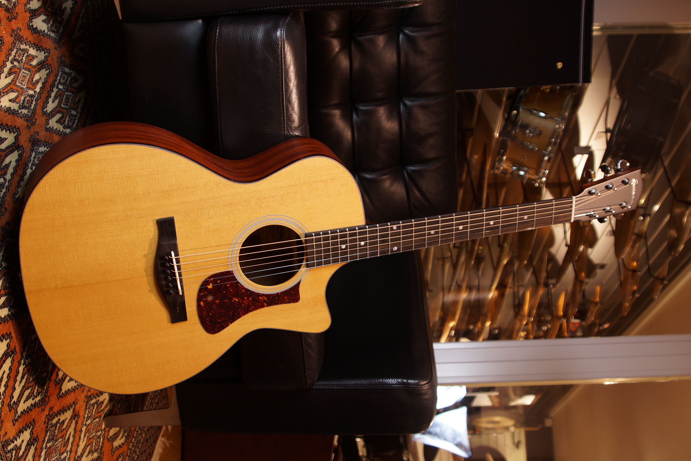 Eastman AC122-1CE natur inklusive Tasche