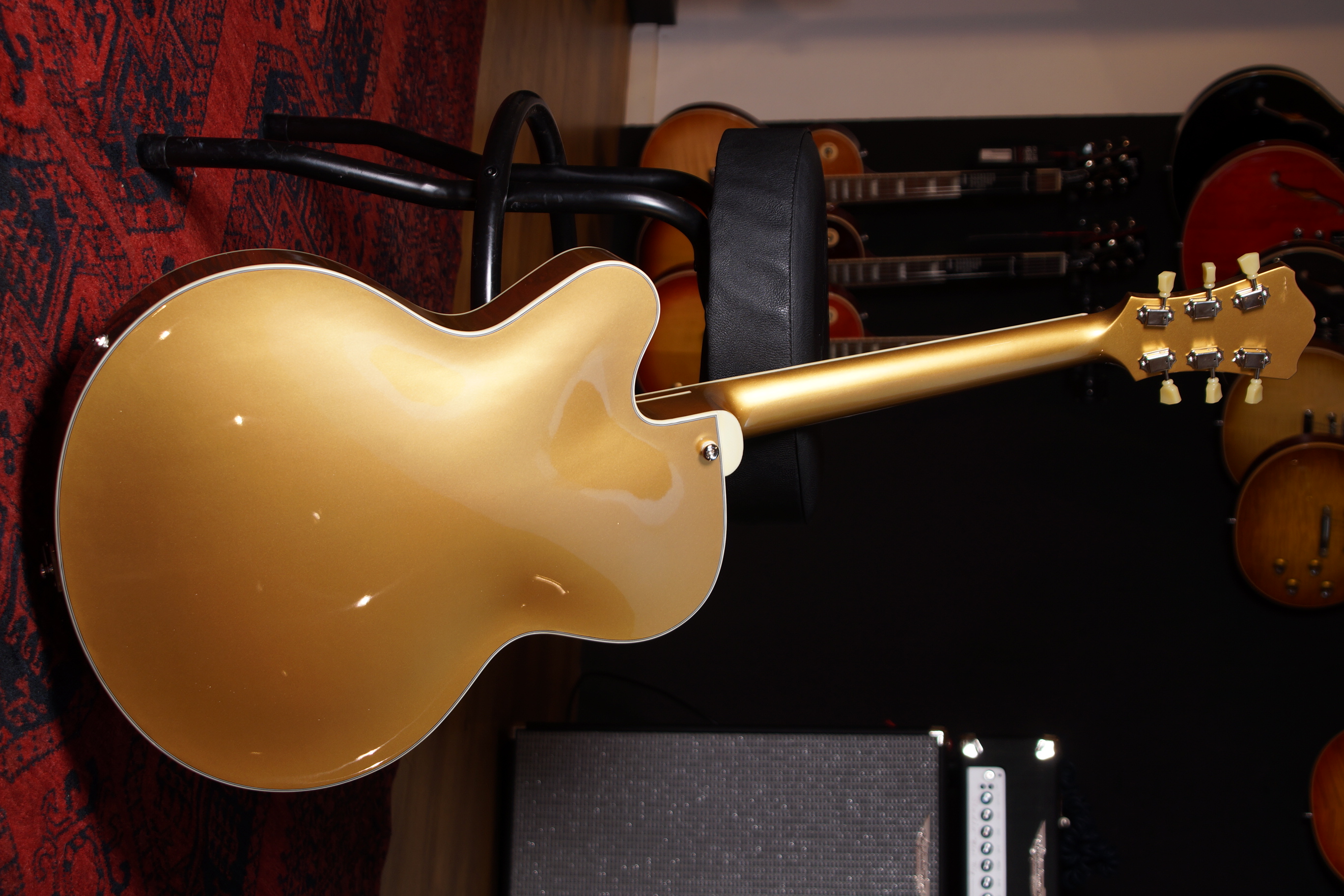 Eastman T-58 GD Archtop mit Bigsby Gold