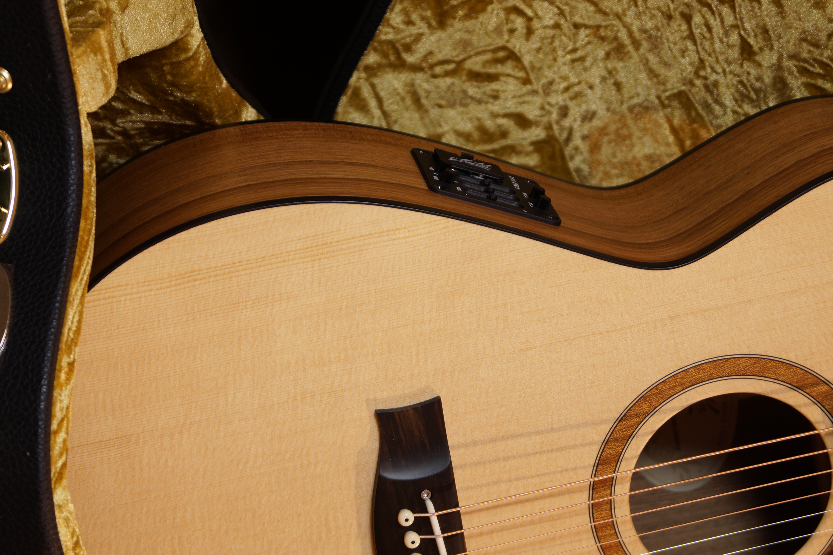 Maton SRS 808 C